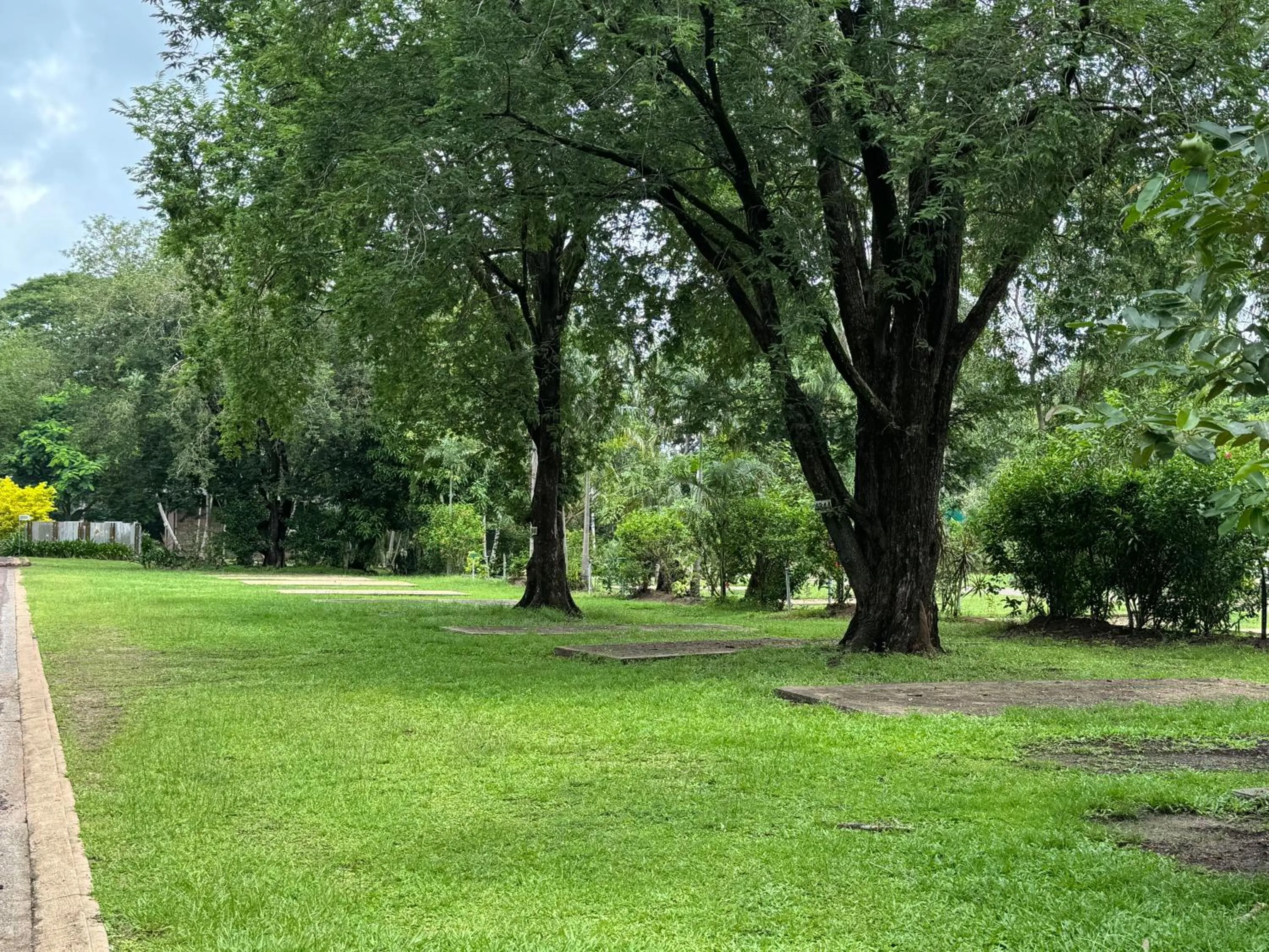 Parking in Darwin Boomerang Motel and Caravan Park