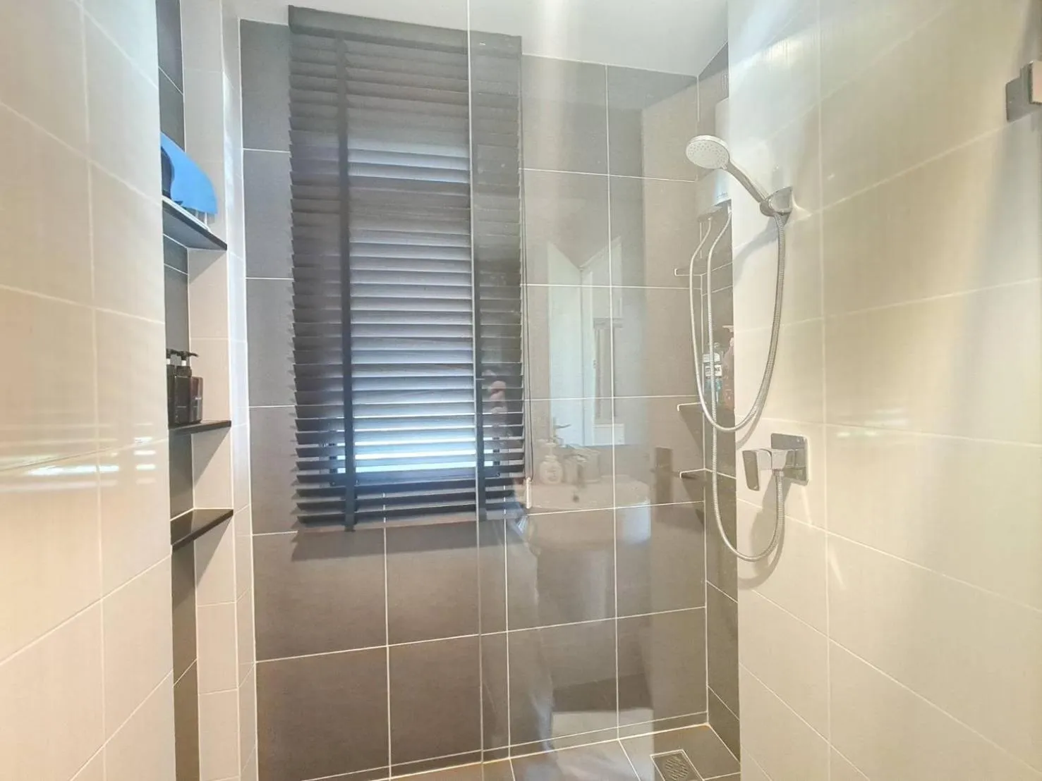 Shower in Castello Di Mare