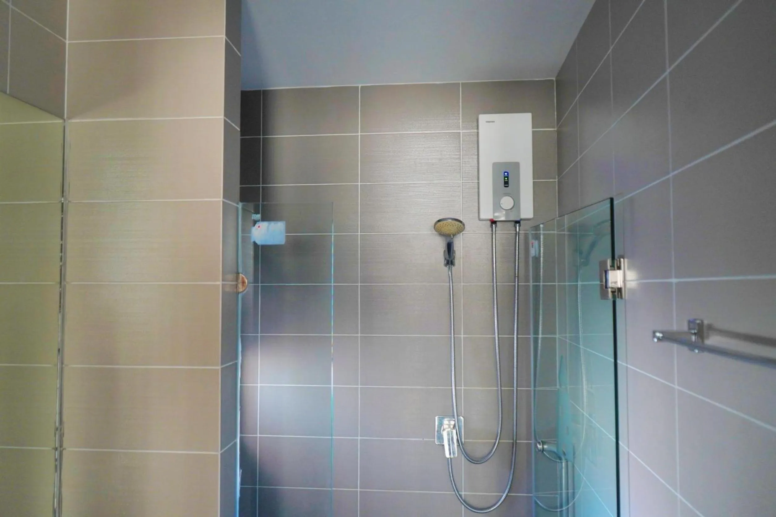 Shower in Castello Di Mare