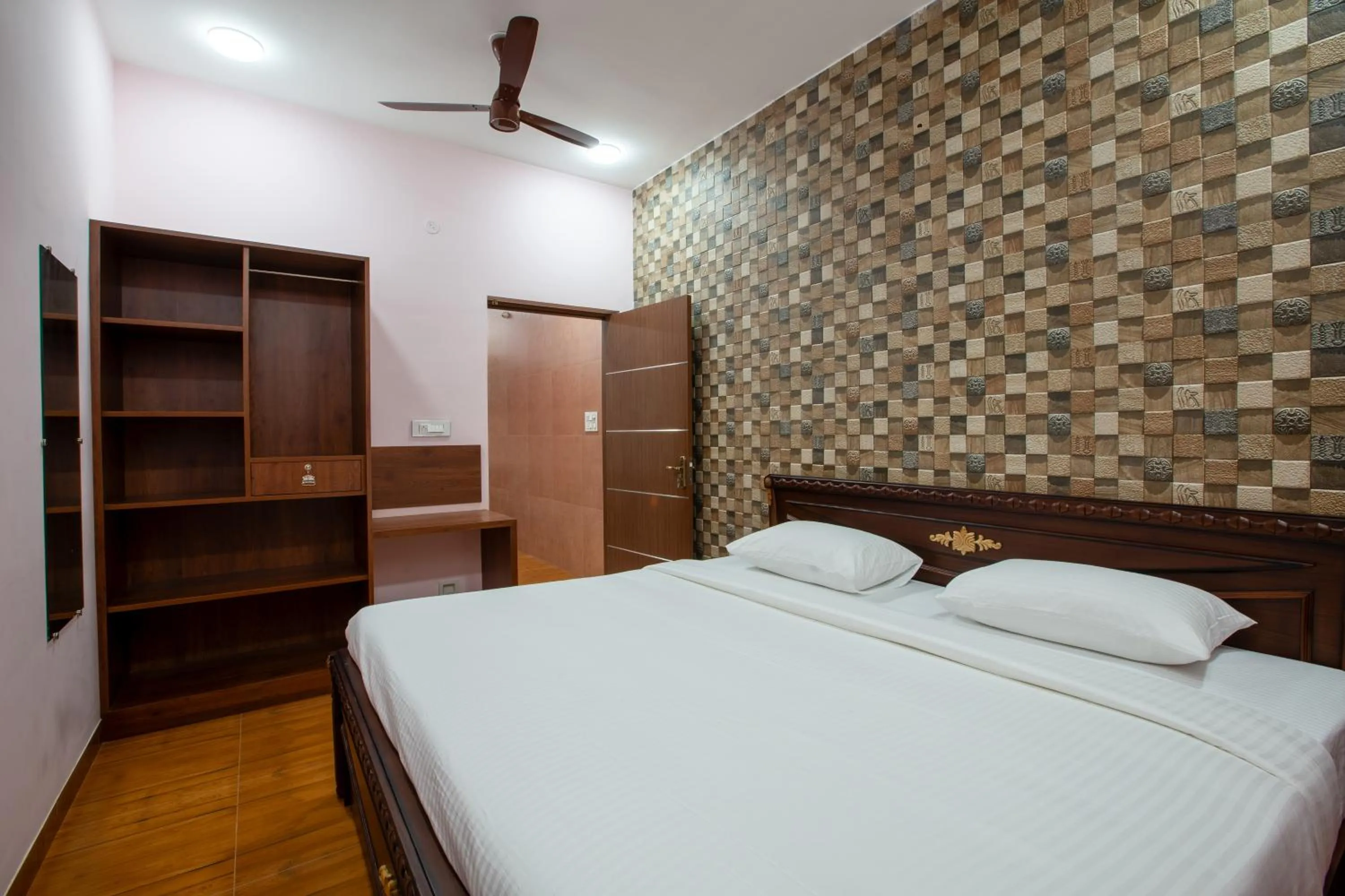 Photo of the whole room, Bed in MUGUNDAN 'S SMART STAY