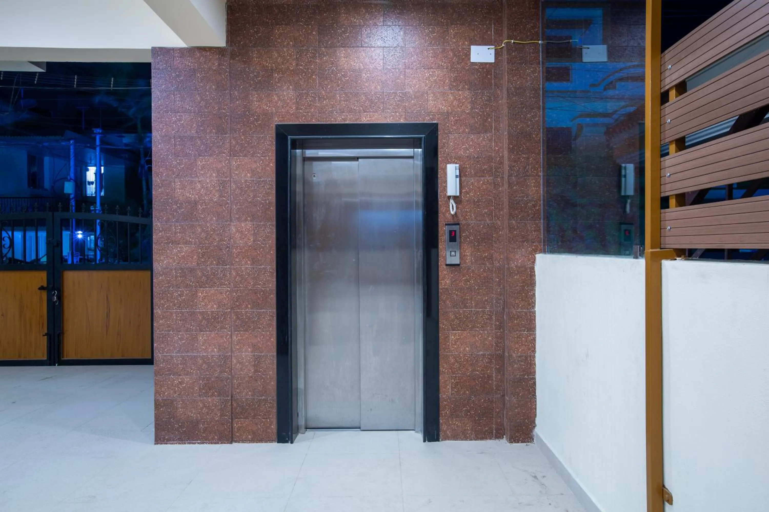 elevator in MUGUNDAN 'S SMART STAY