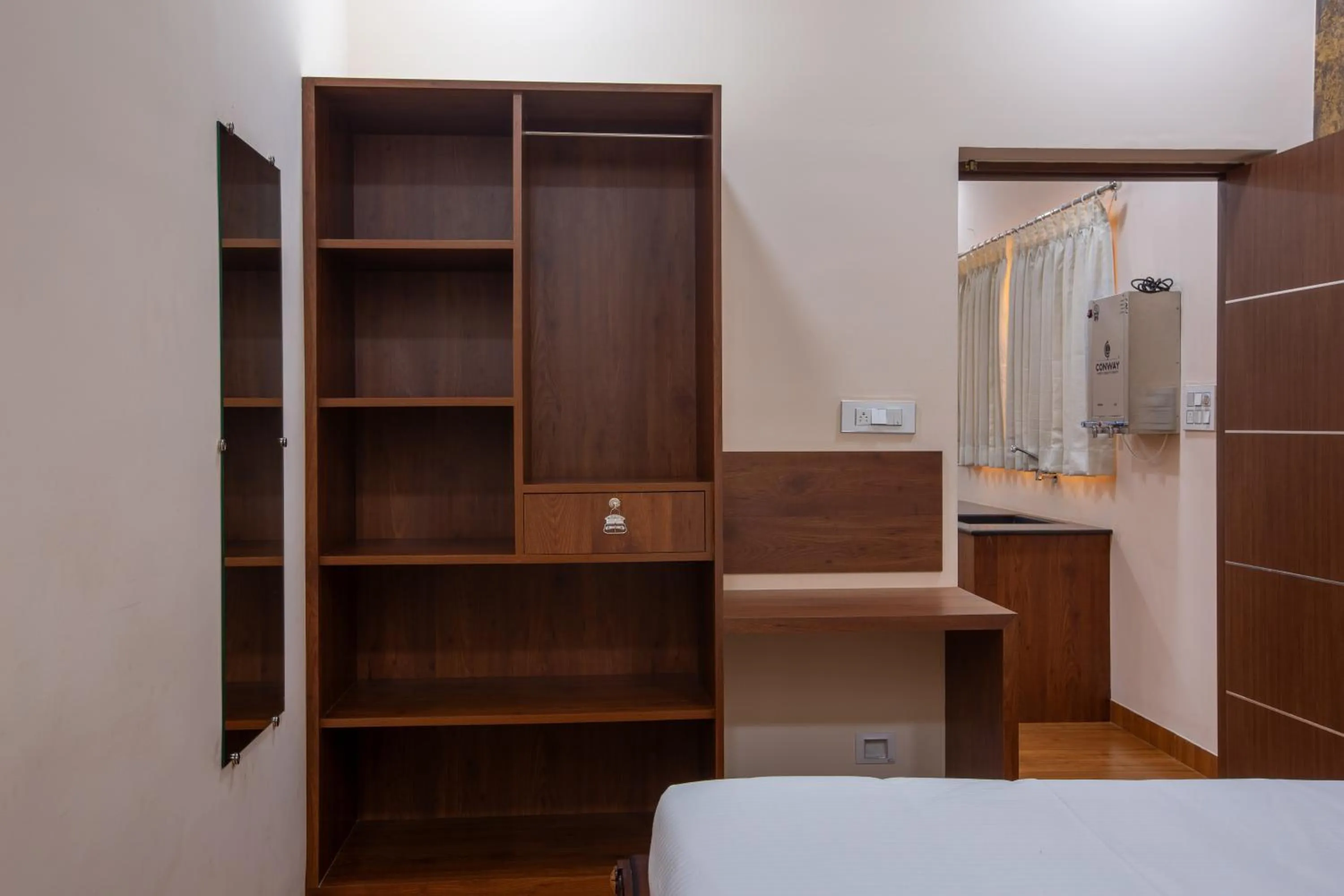 wardrobe, Bed in MUGUNDAN 'S SMART STAY