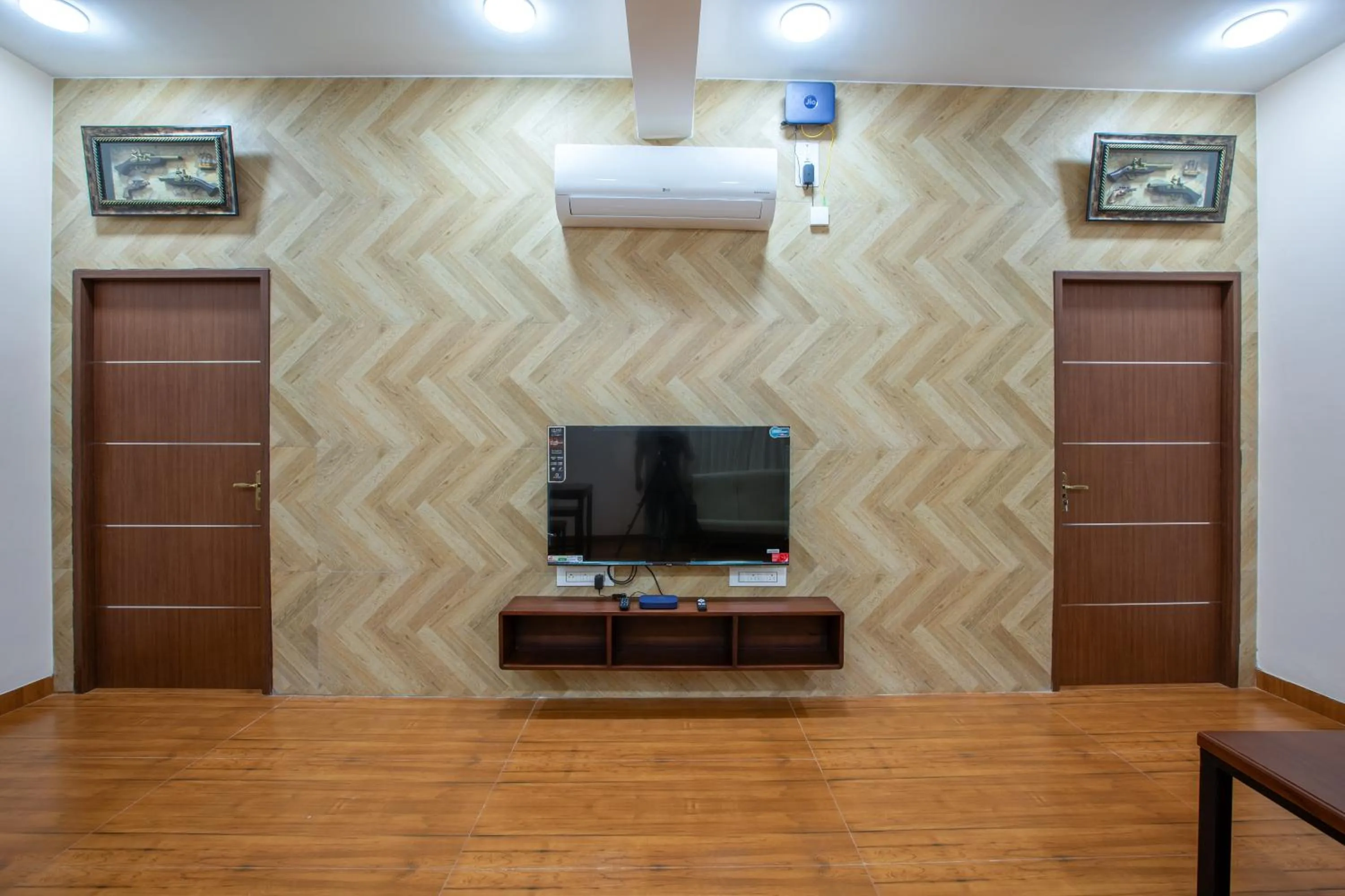 Communal lounge/ TV room in MUGUNDAN 'S SMART STAY