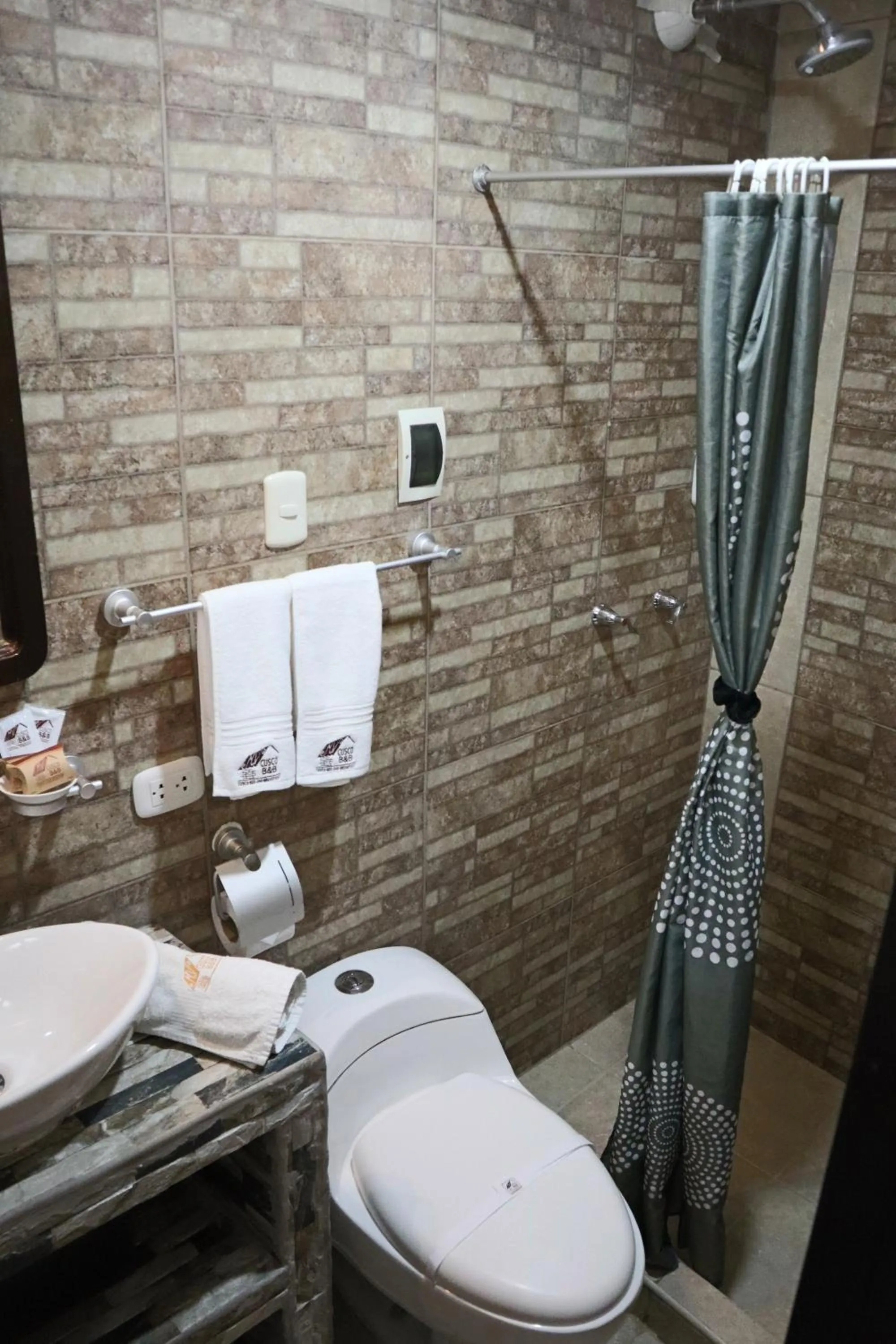 Bathroom in Cusco Bed and Breakfast