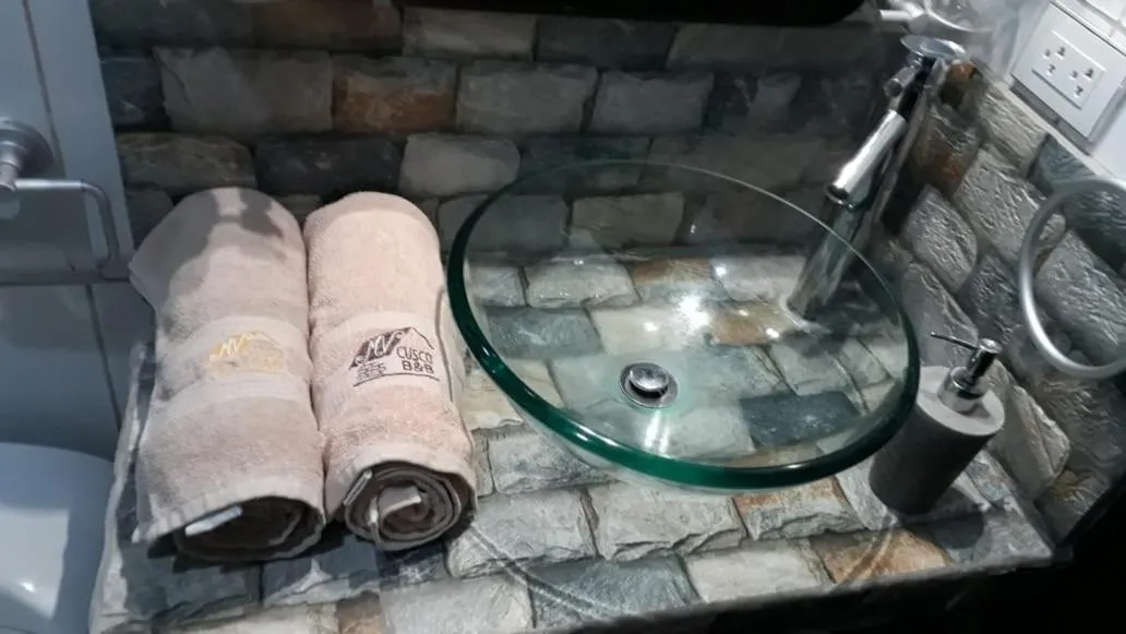 Bathroom in Cusco Bed and Breakfast