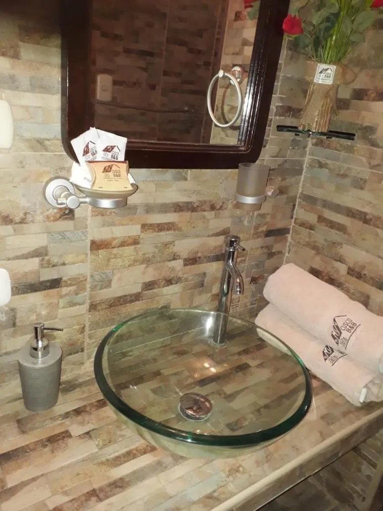 Bathroom in Cusco Bed and Breakfast