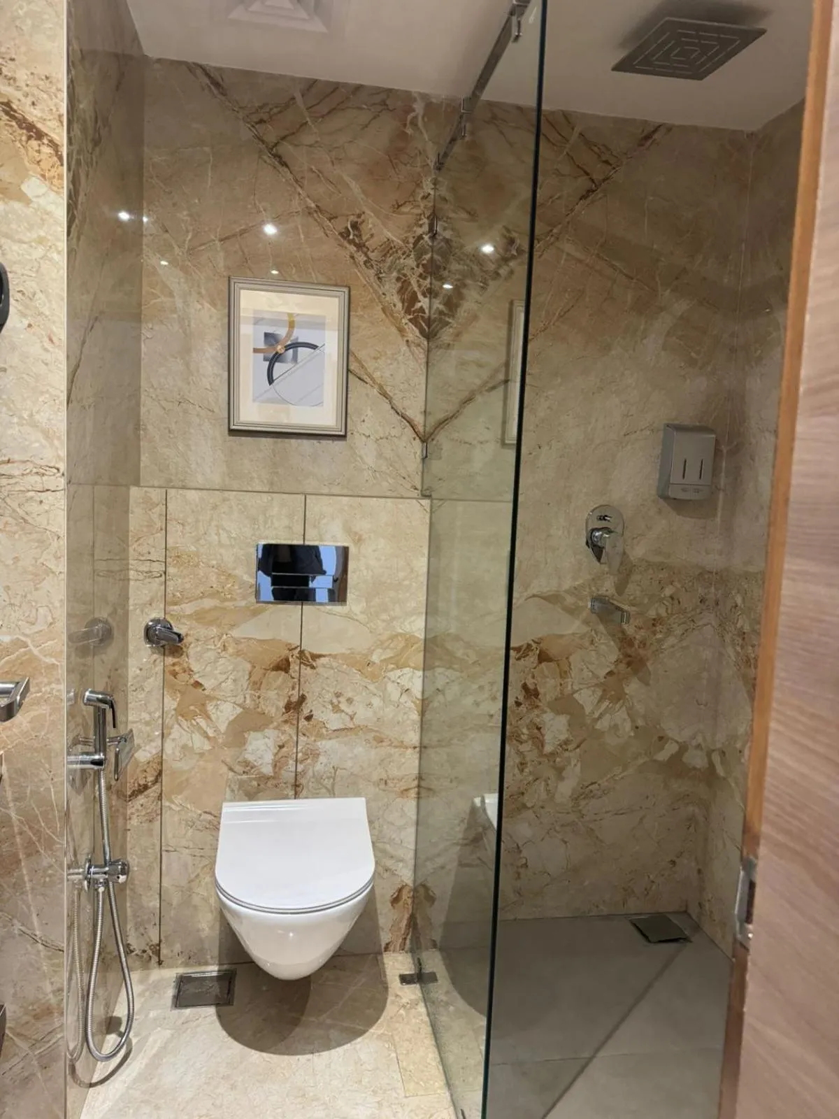 Shower in De Crown Inn