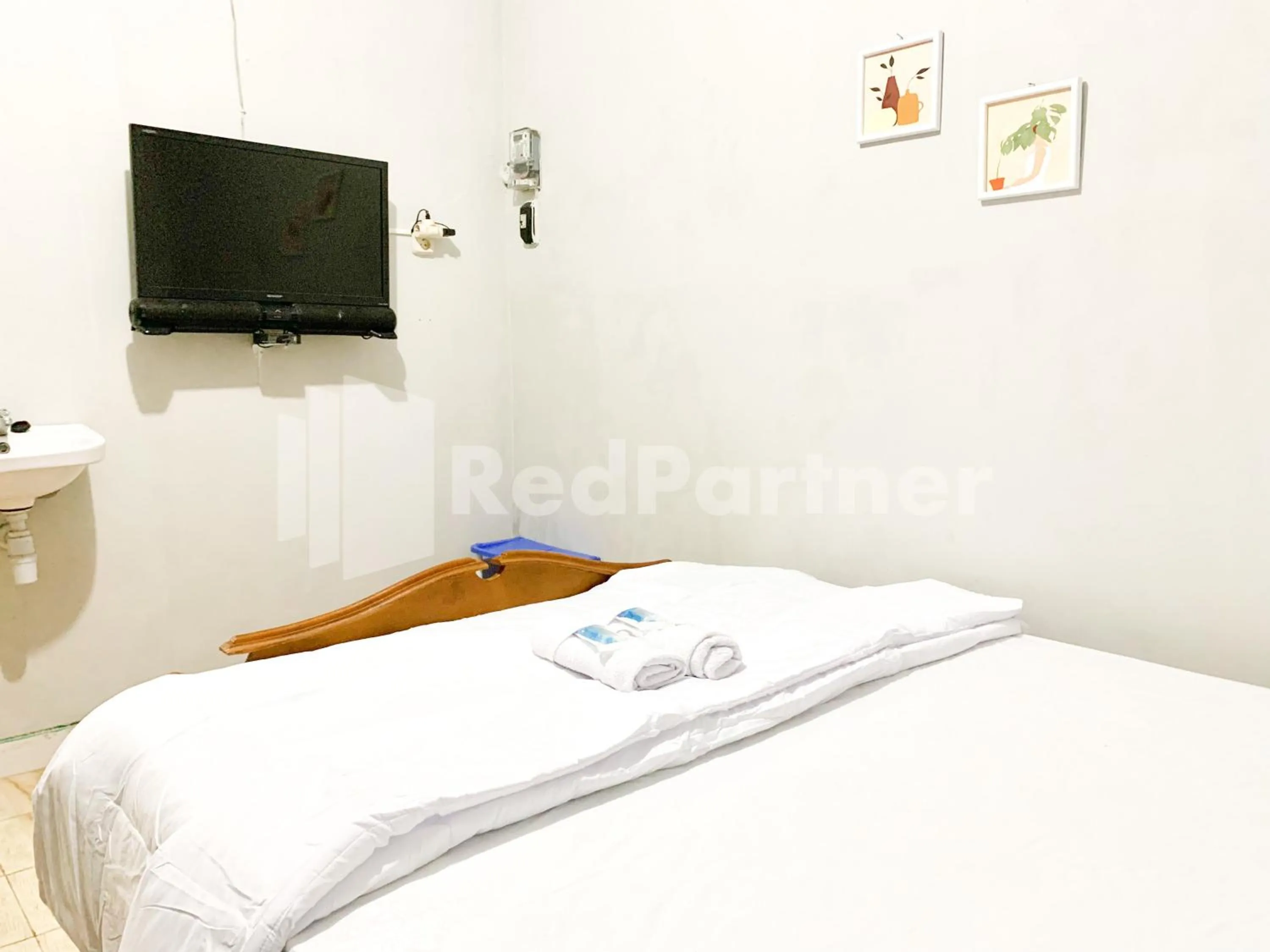 Bedroom, Bed in RedDoorz Syariah at De KostMarto UTY