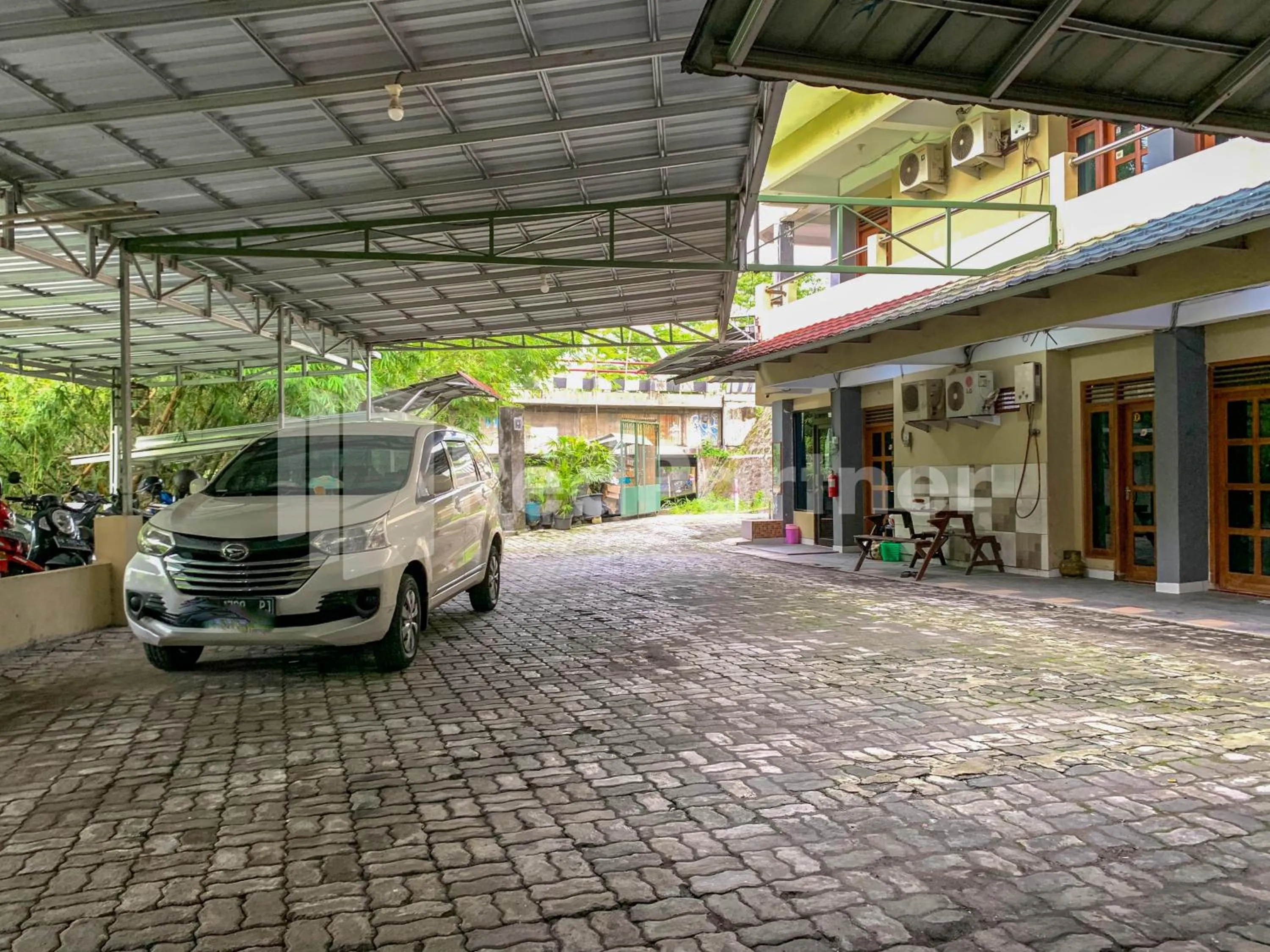 Parking in RedDoorz Syariah at De KostMarto UTY