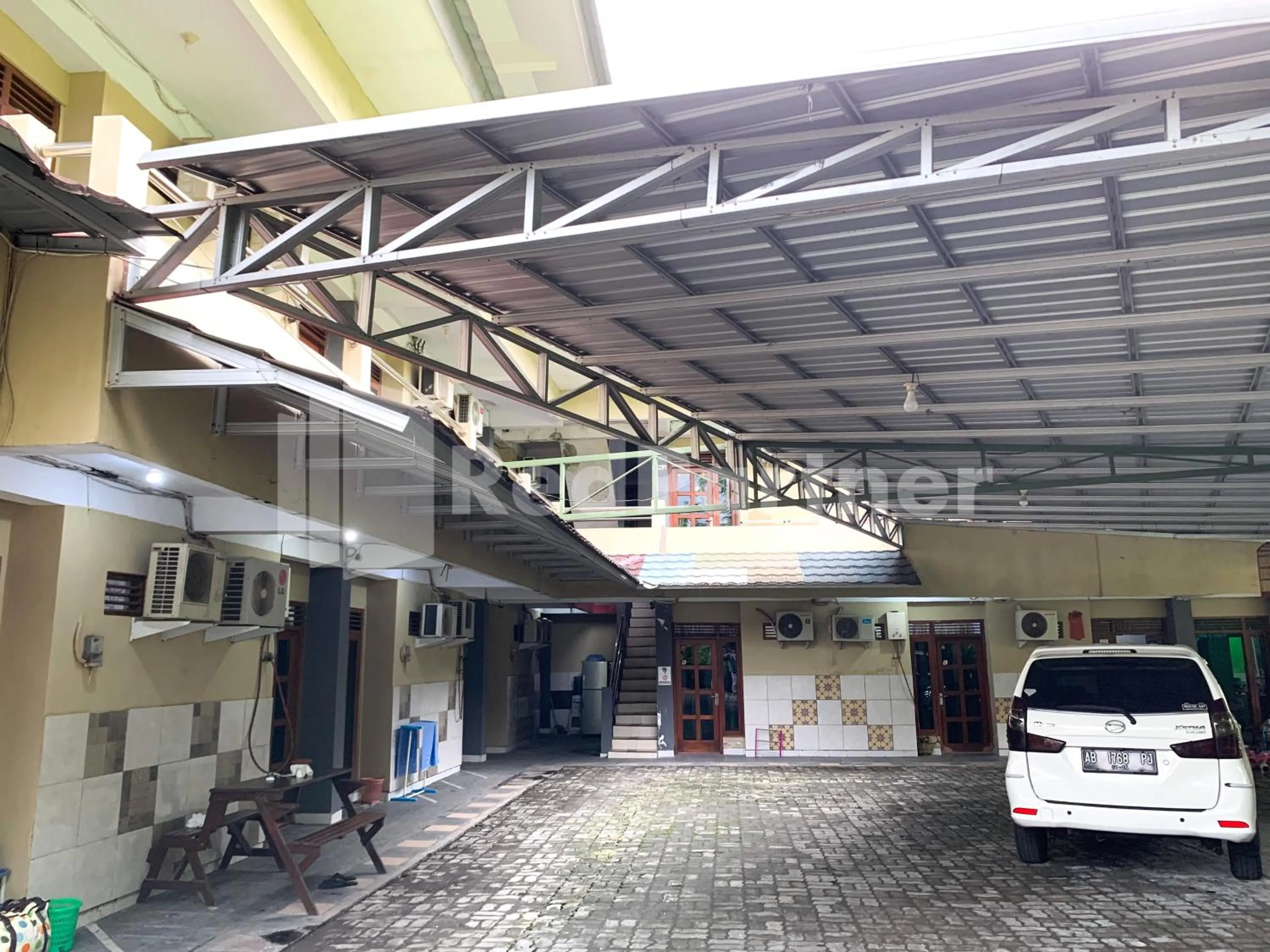 Parking in RedDoorz Syariah at De KostMarto UTY