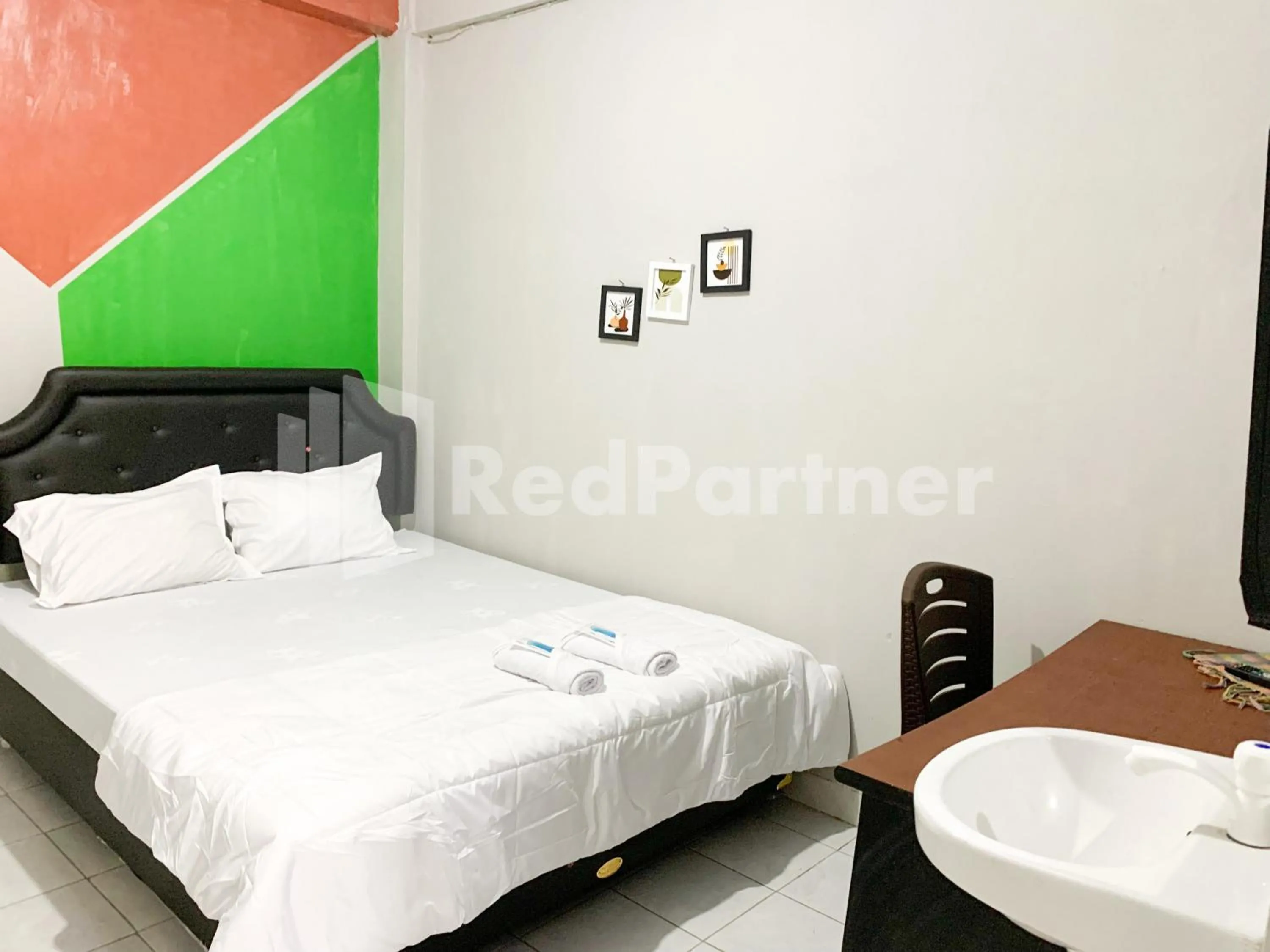 Bedroom, Bed in RedDoorz Syariah at De KostMarto UTY