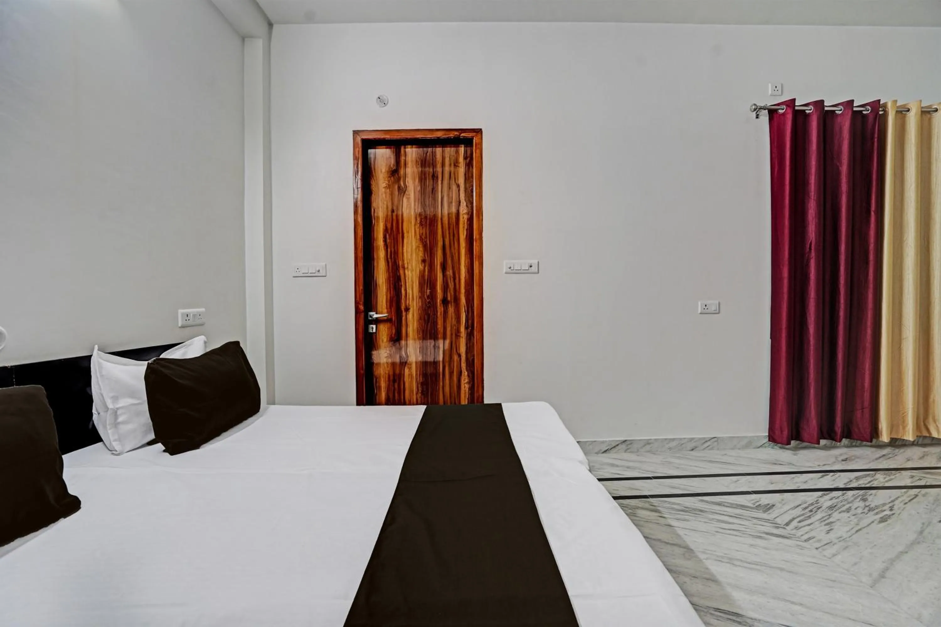 Bedroom, Bed in Hotel O Rudra Palace