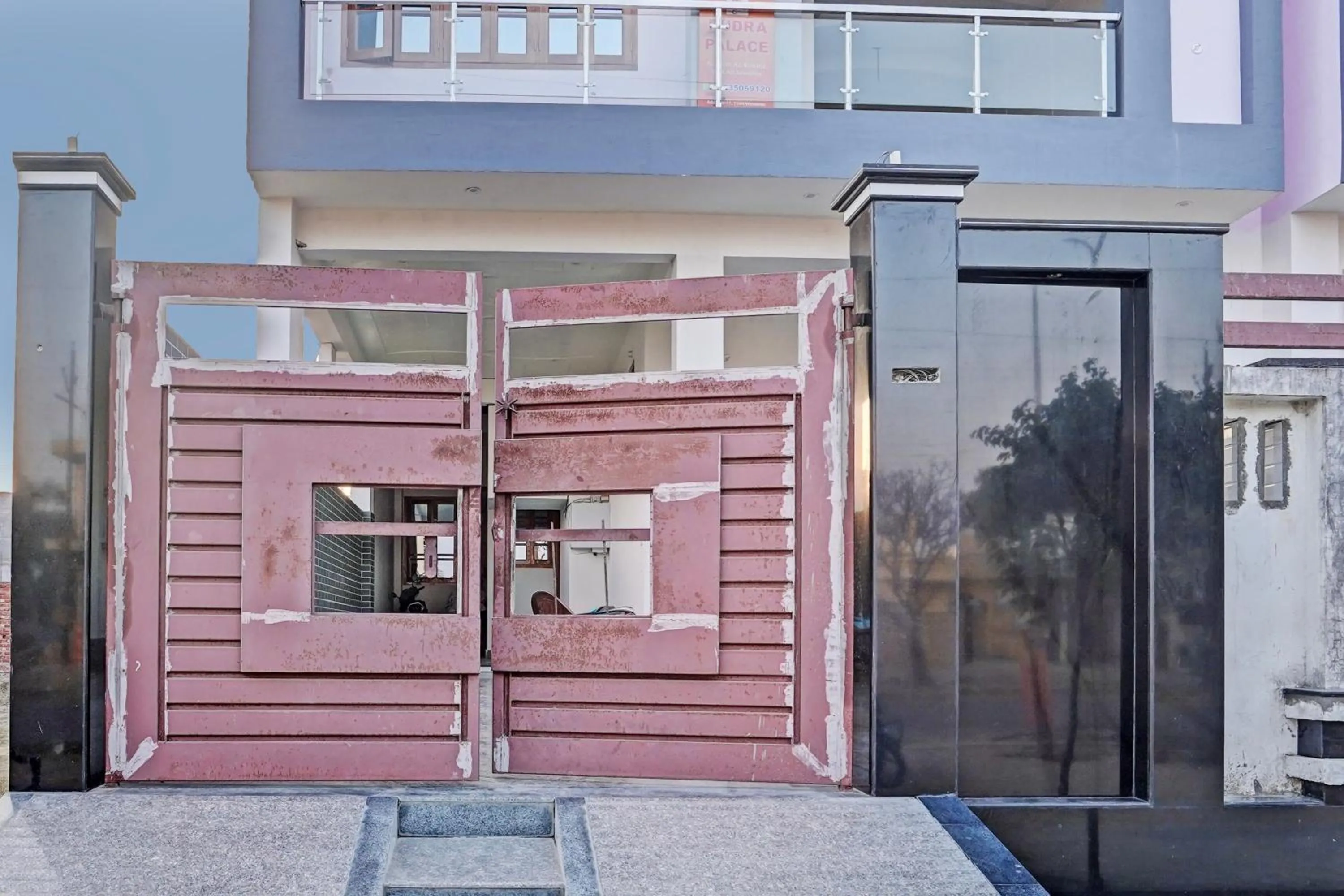 Facade/entrance in Hotel O Rudra Palace