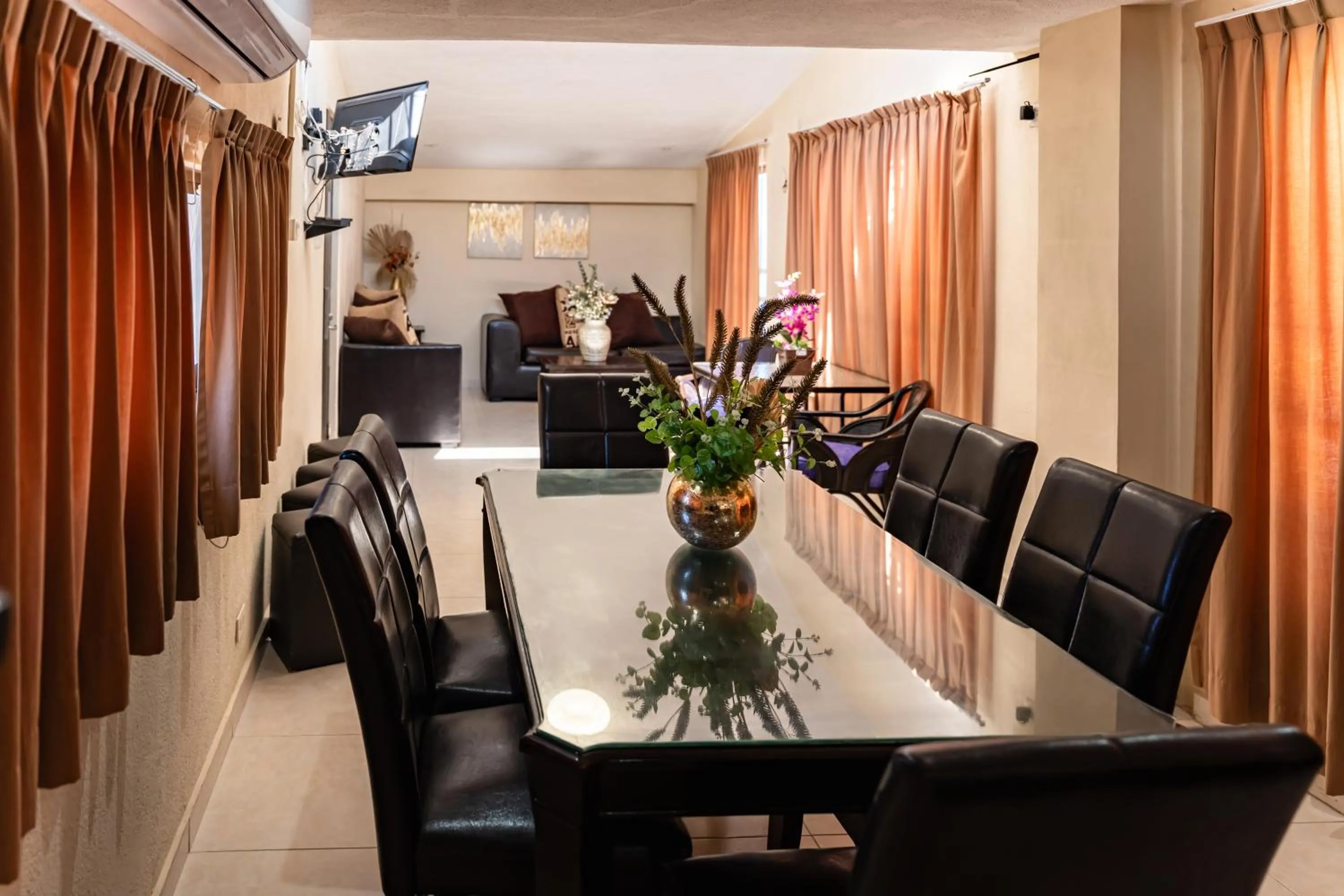 Dining area in Hotel & Suites Domani