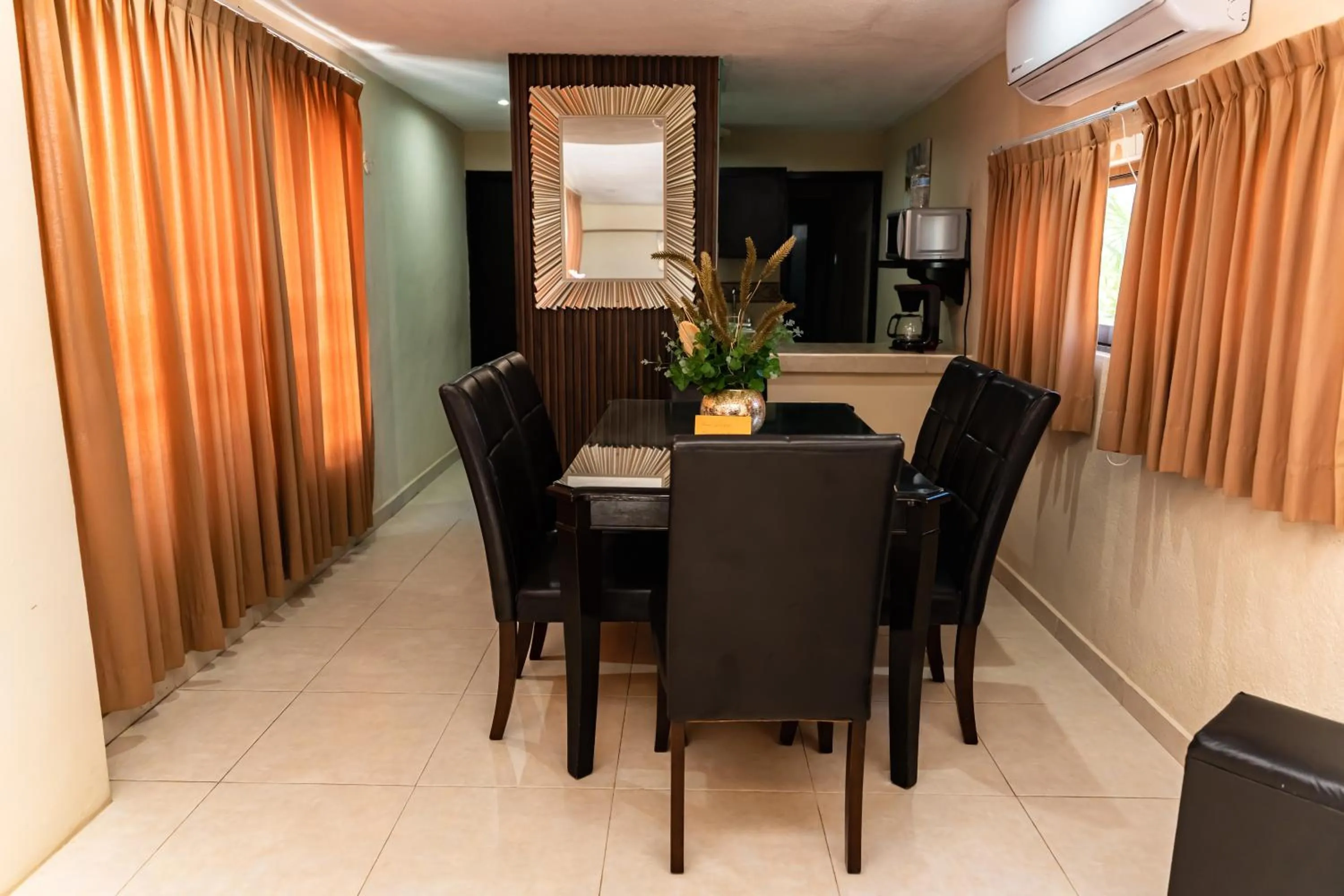 Dining area in Hotel & Suites Domani