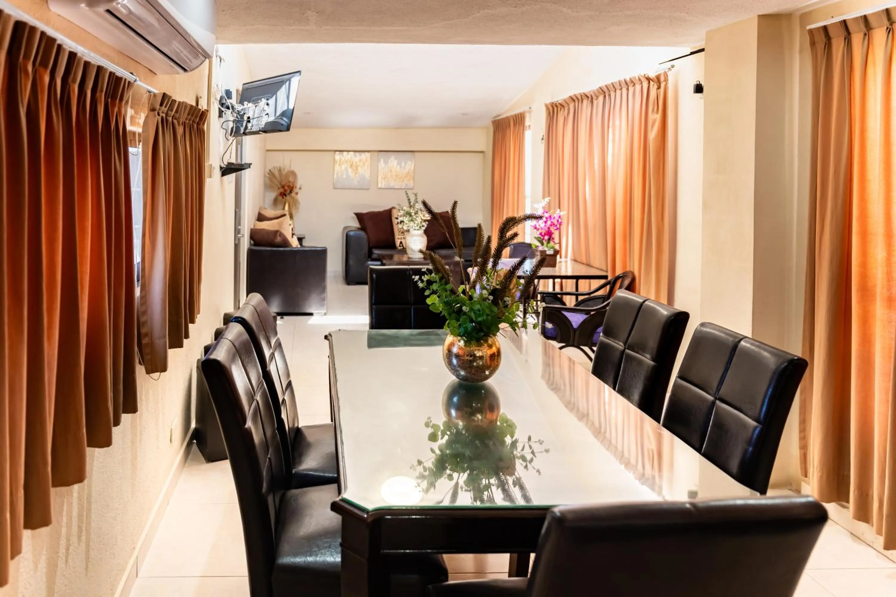 Dining area in Hotel & Suites Domani