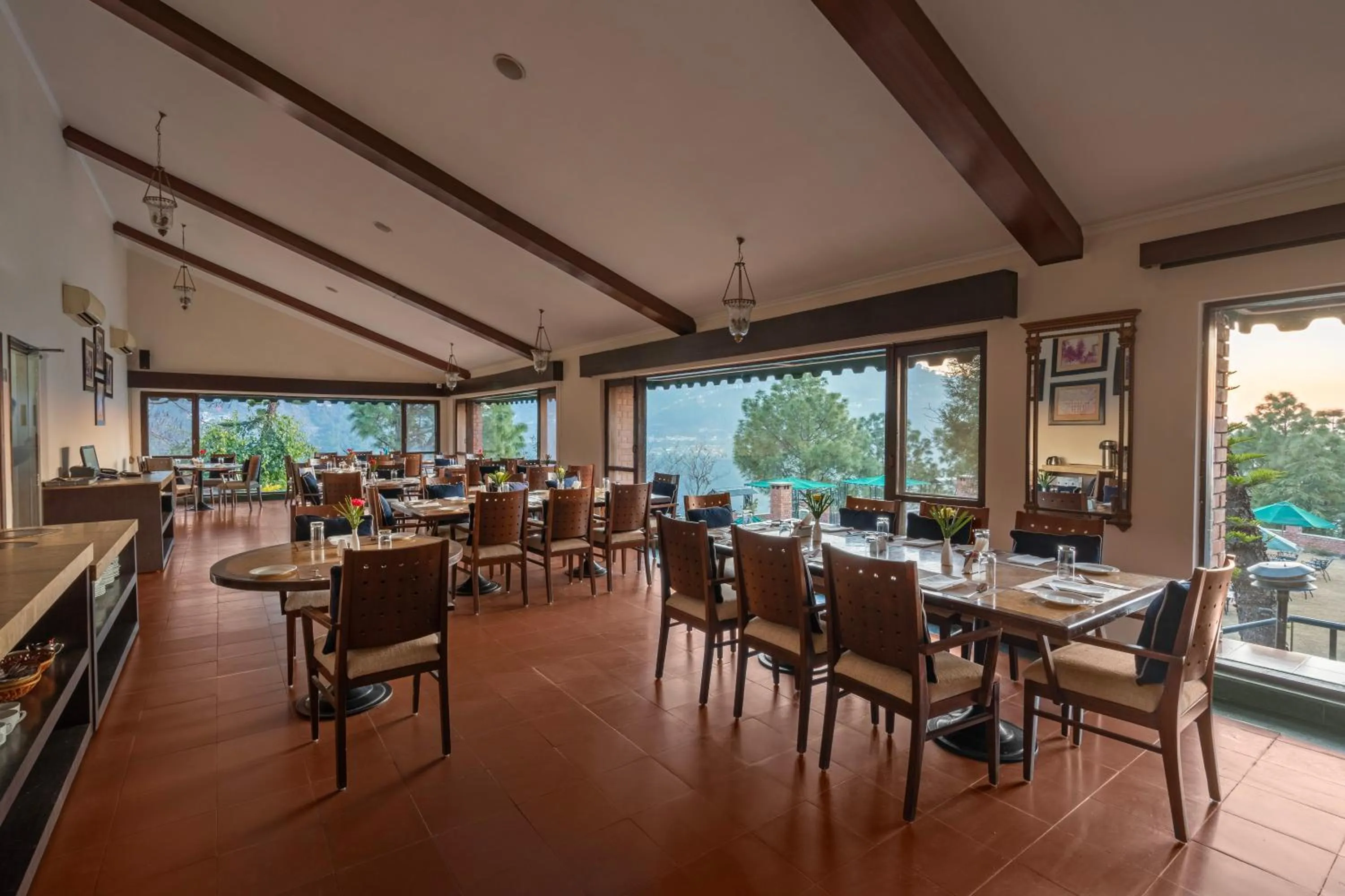 Restaurant/places to eat in Baikunth Resort, Kasauli by Leisure Hotels