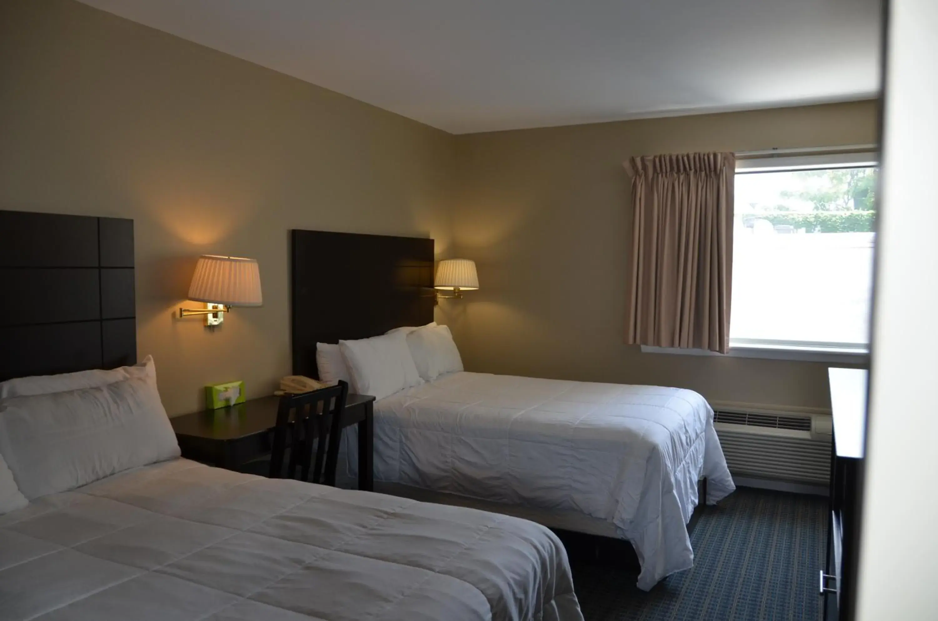 Bed in Mainstay Inn Bed in Mainstay Inn