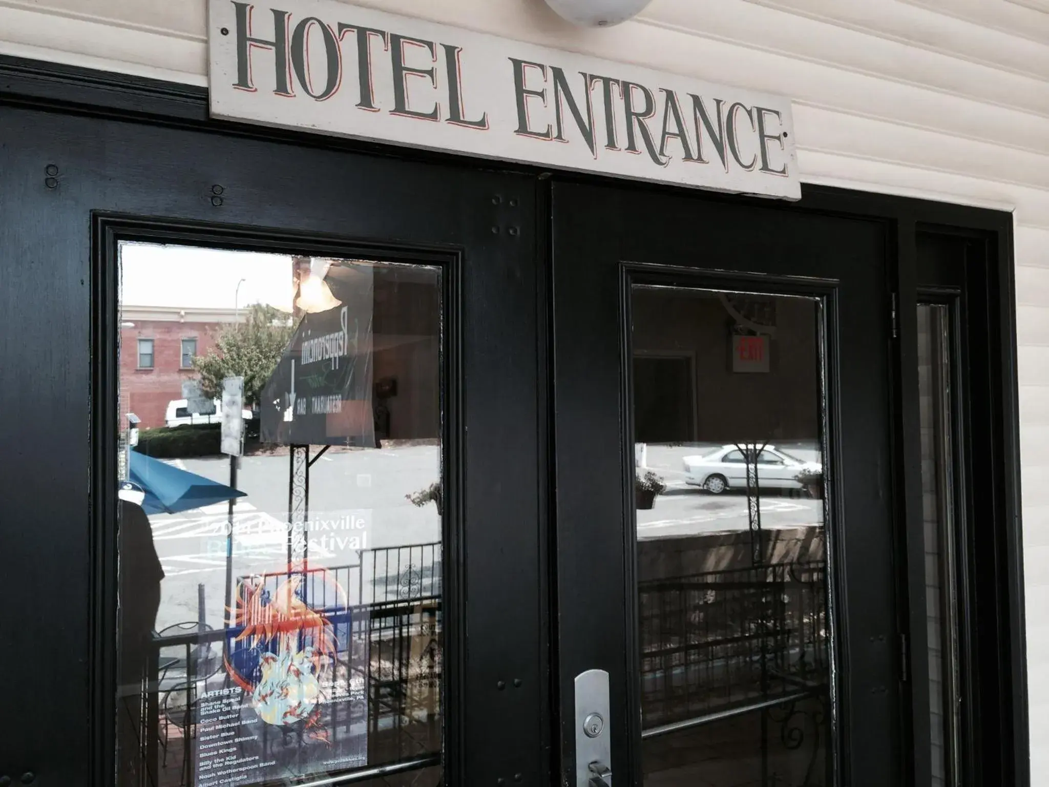 Facade/entrance in Mainstay Inn Facade/entrance in Mainstay Inn