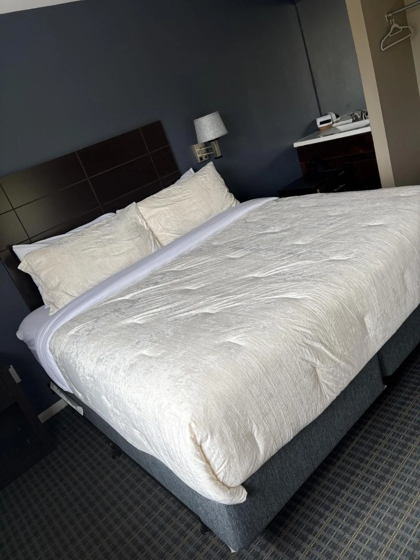 Bedroom in Mainstay Inn