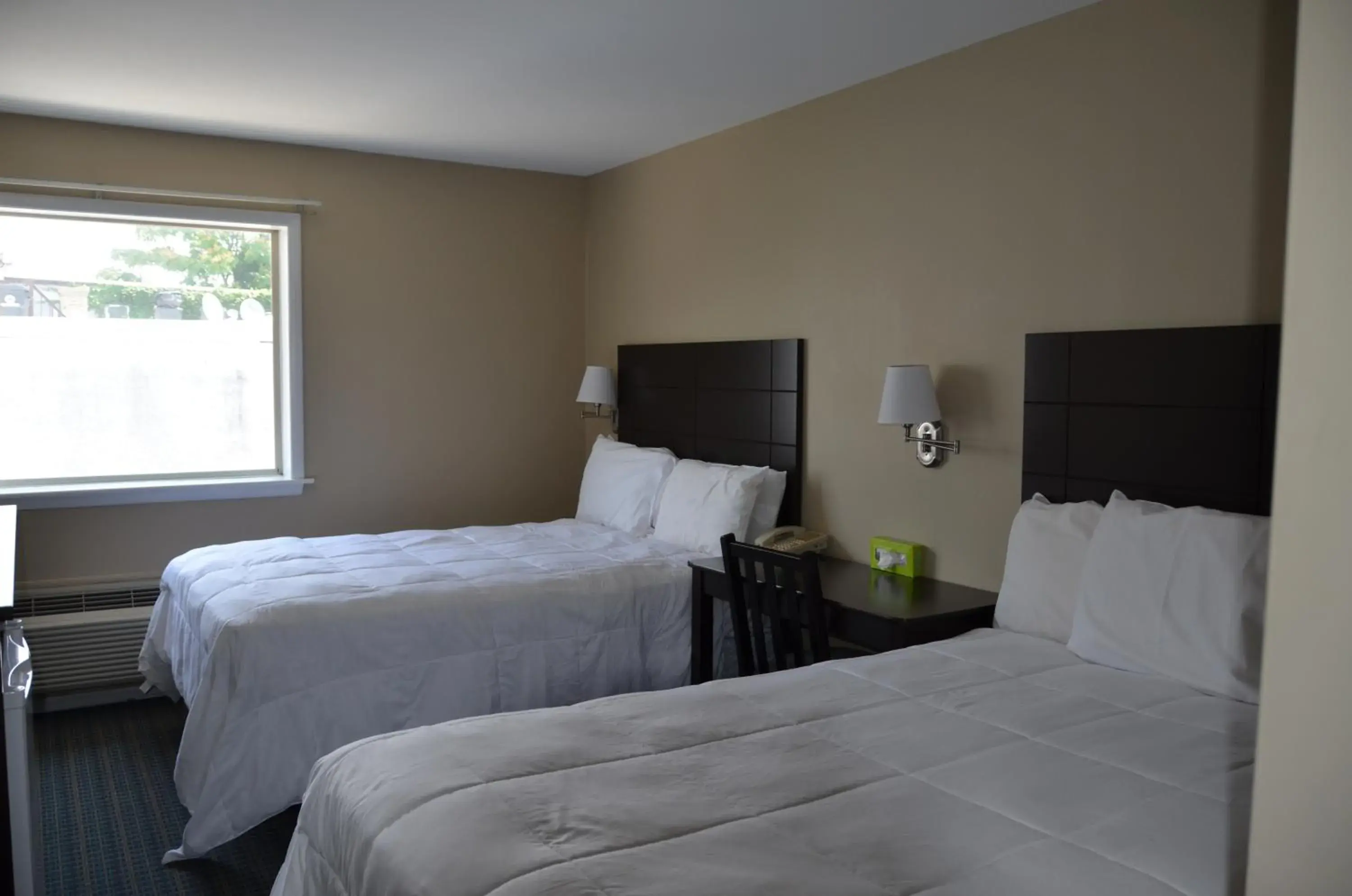 Bed in Mainstay Inn Bed in Mainstay Inn