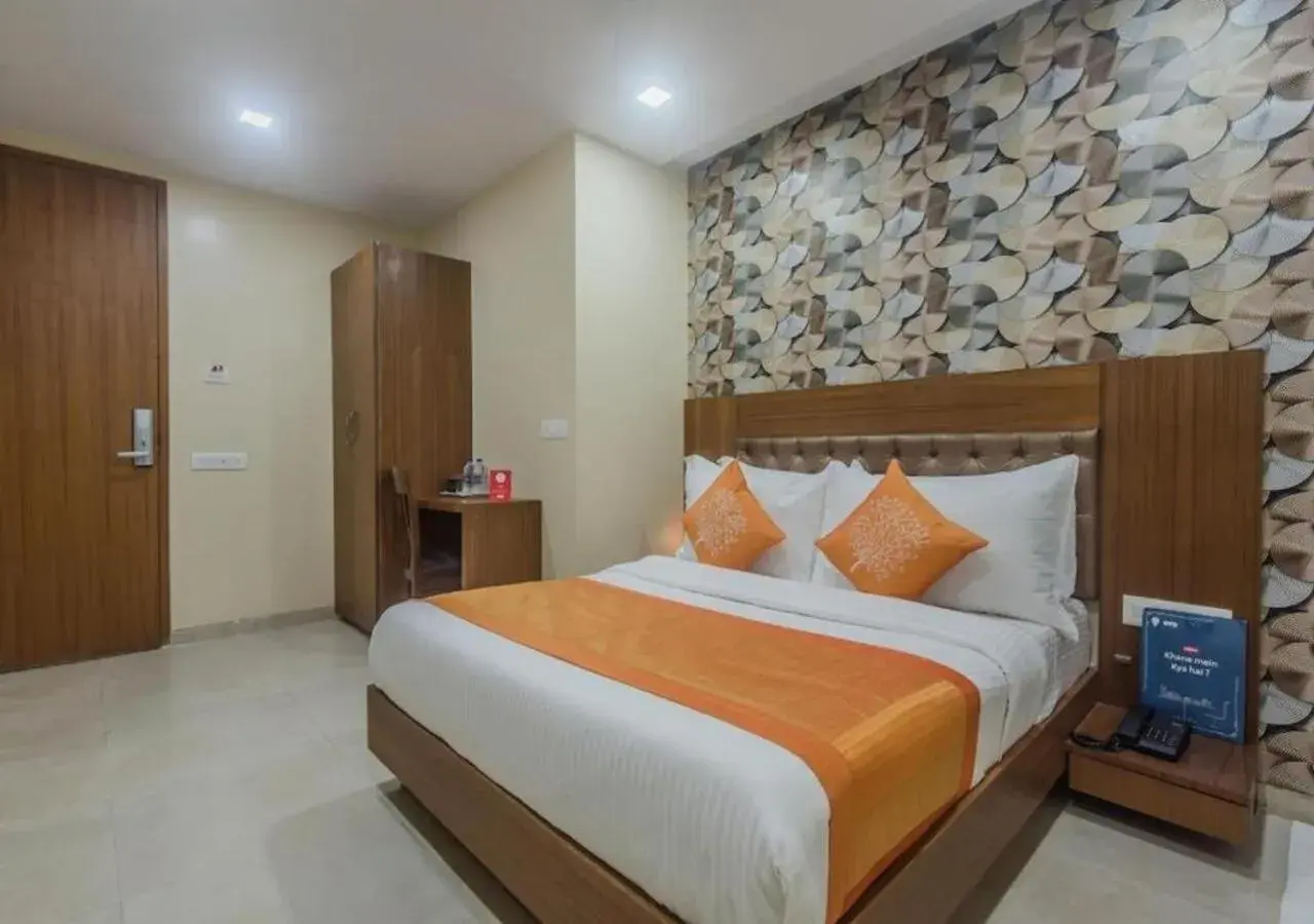Double Room in Hotel Arton Regency Near Terminal 2 Airport Double Room in Hotel Arton Regency Near Terminal 2 Airport