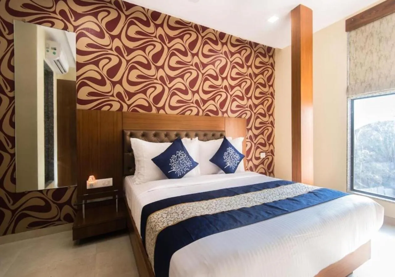 Bed in Hotel Arton Regency Near Terminal 2 Airport