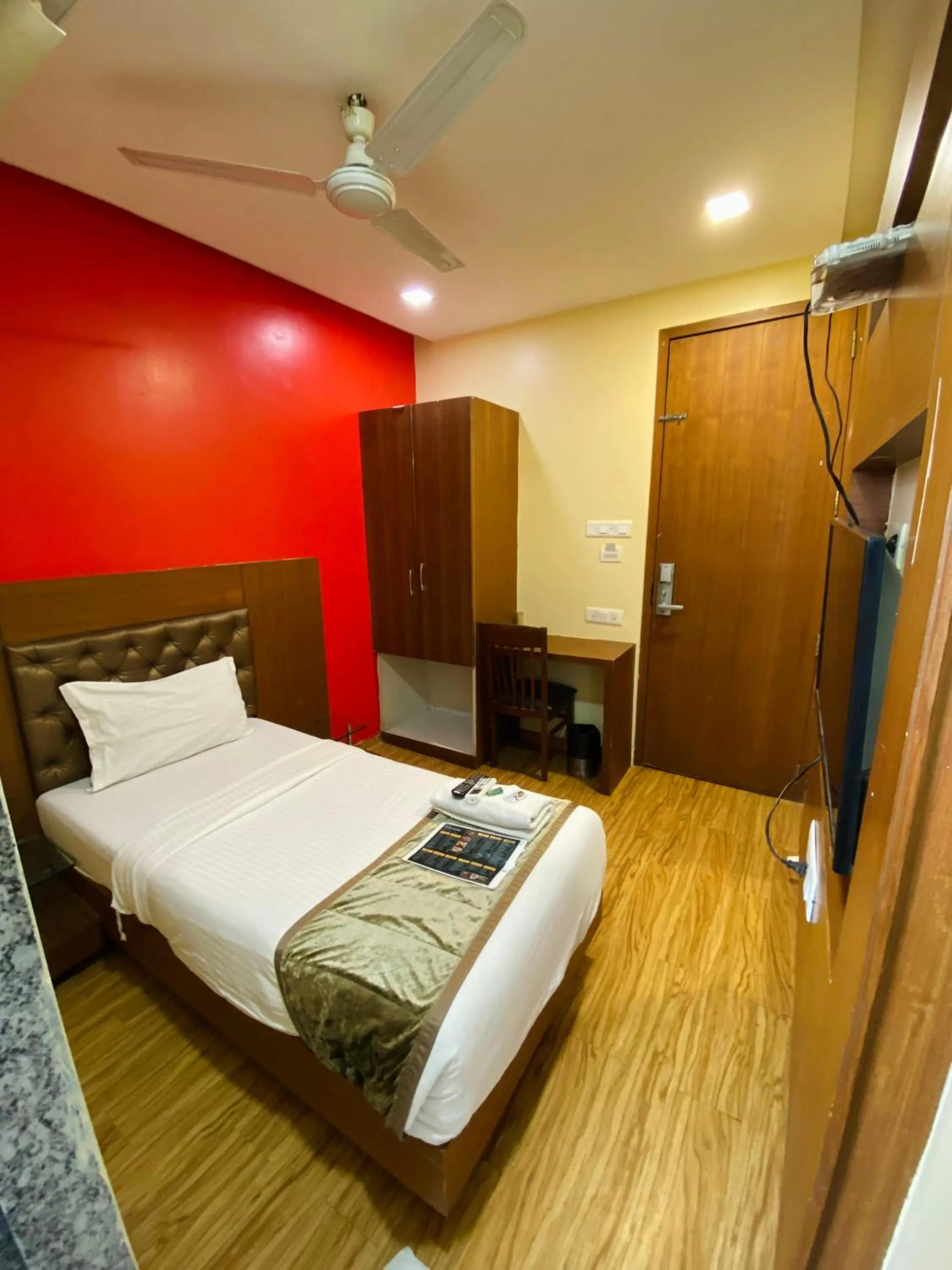 Bed in Hotel Arton Regency Near Terminal 2 Airport