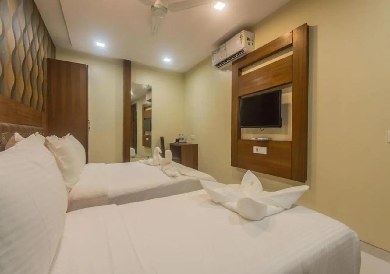 Bed in Hotel Arton Regency Near Terminal 2 Airport