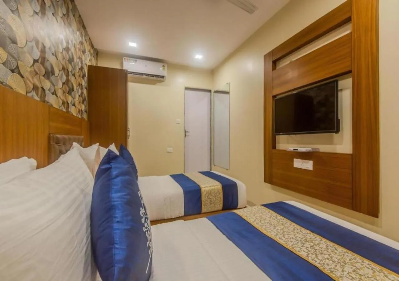 Bed in Hotel Arton Regency Near Terminal 2 Airport