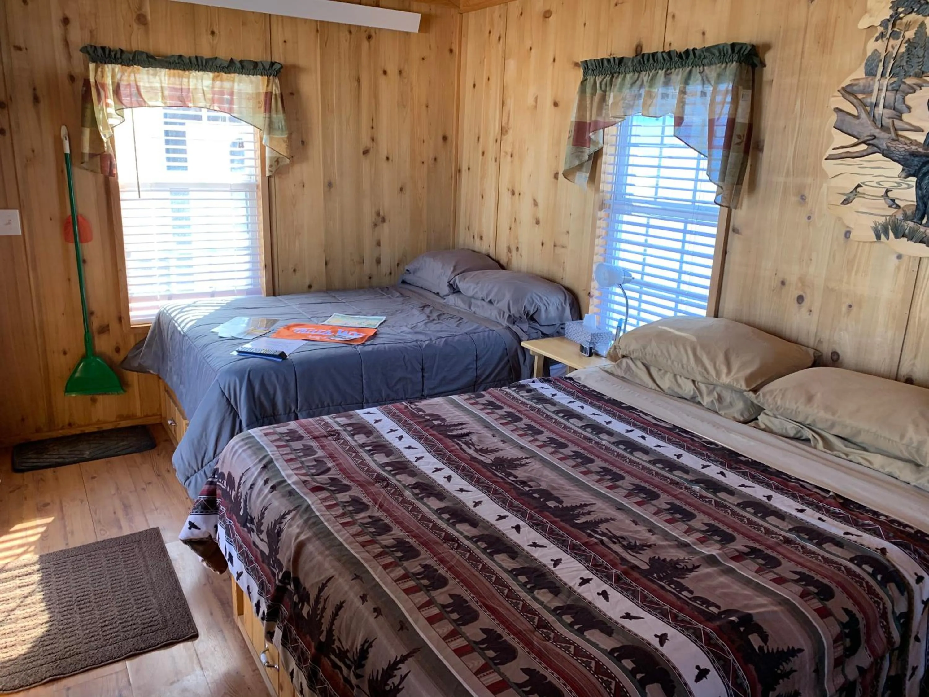 Photo of the whole room, Bed in Bearlodge Mountain Resort