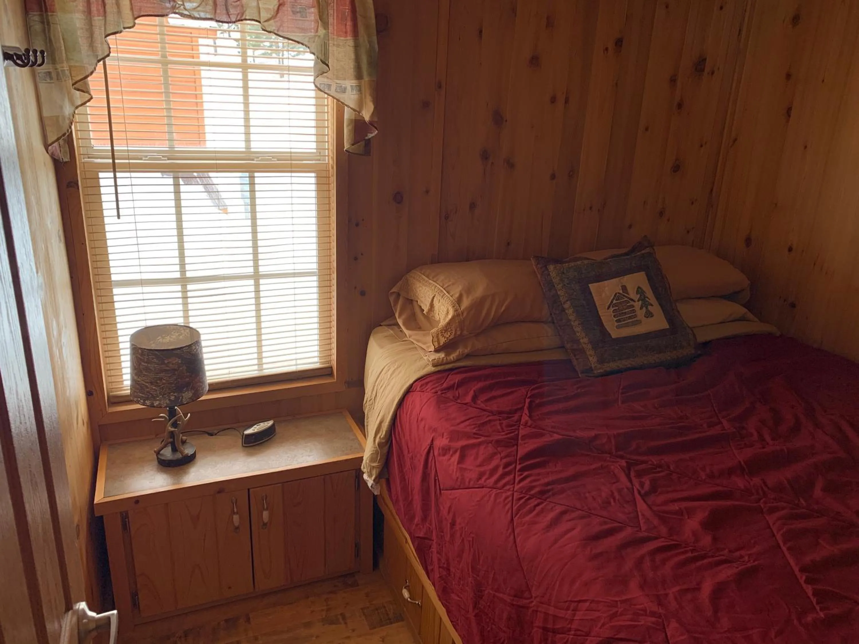 Bedroom, Bed in Bearlodge Mountain Resort