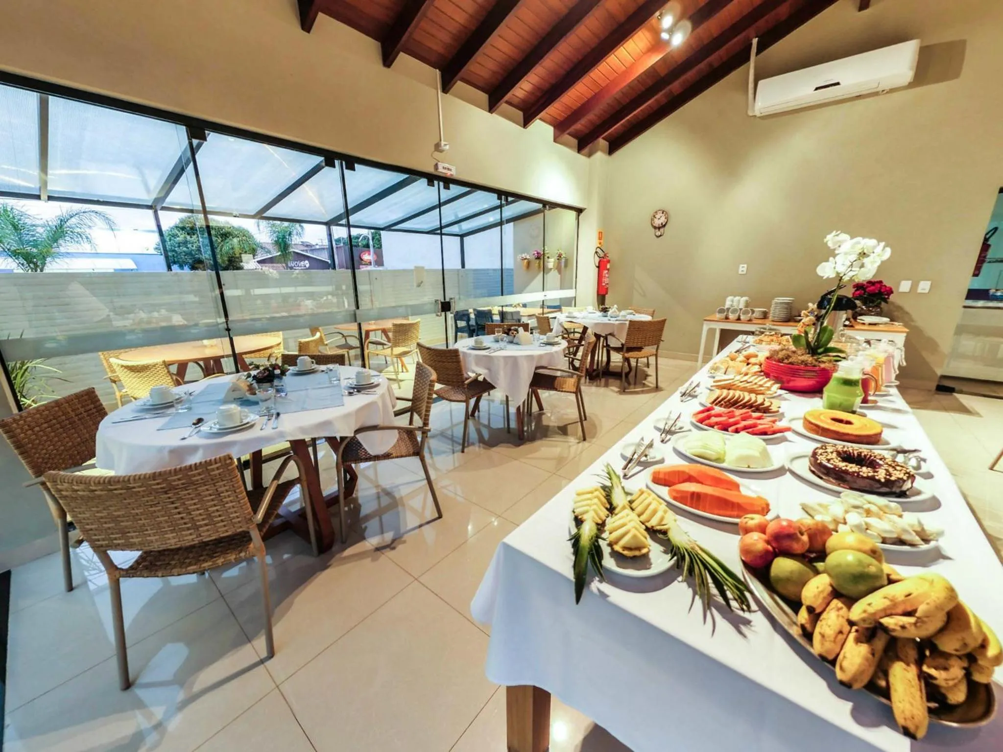 Lounge or bar in CLH Suites Bonito Centro