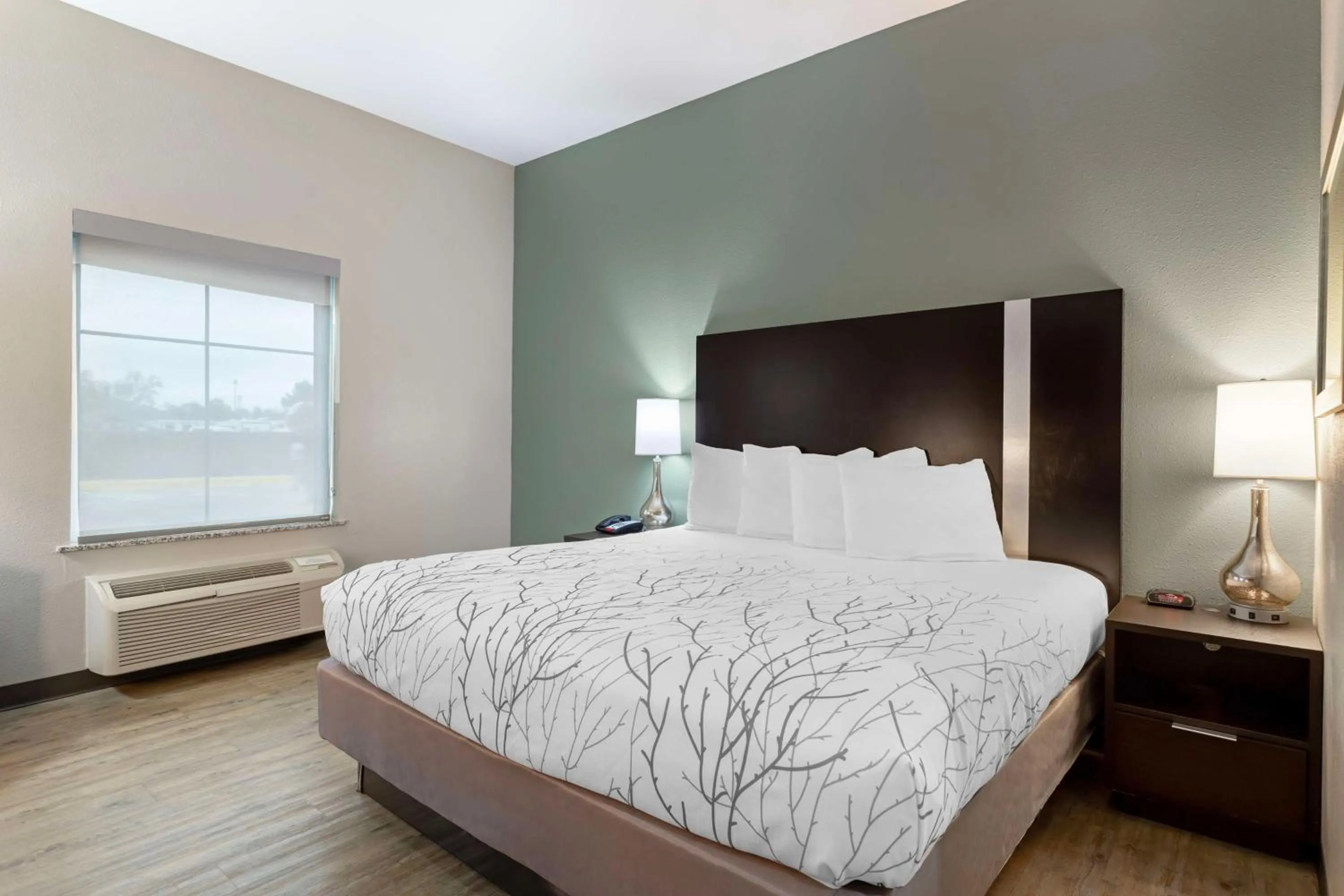 Bedroom, Bed in Best Western Casino Inn