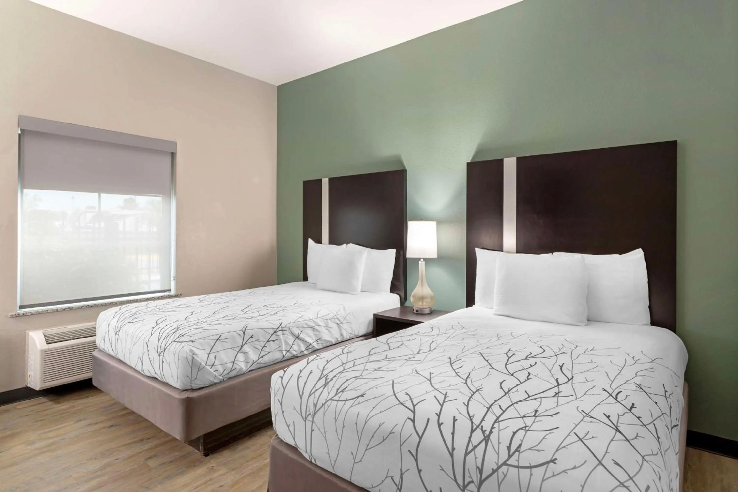 Bedroom, Bed in Best Western Casino Inn