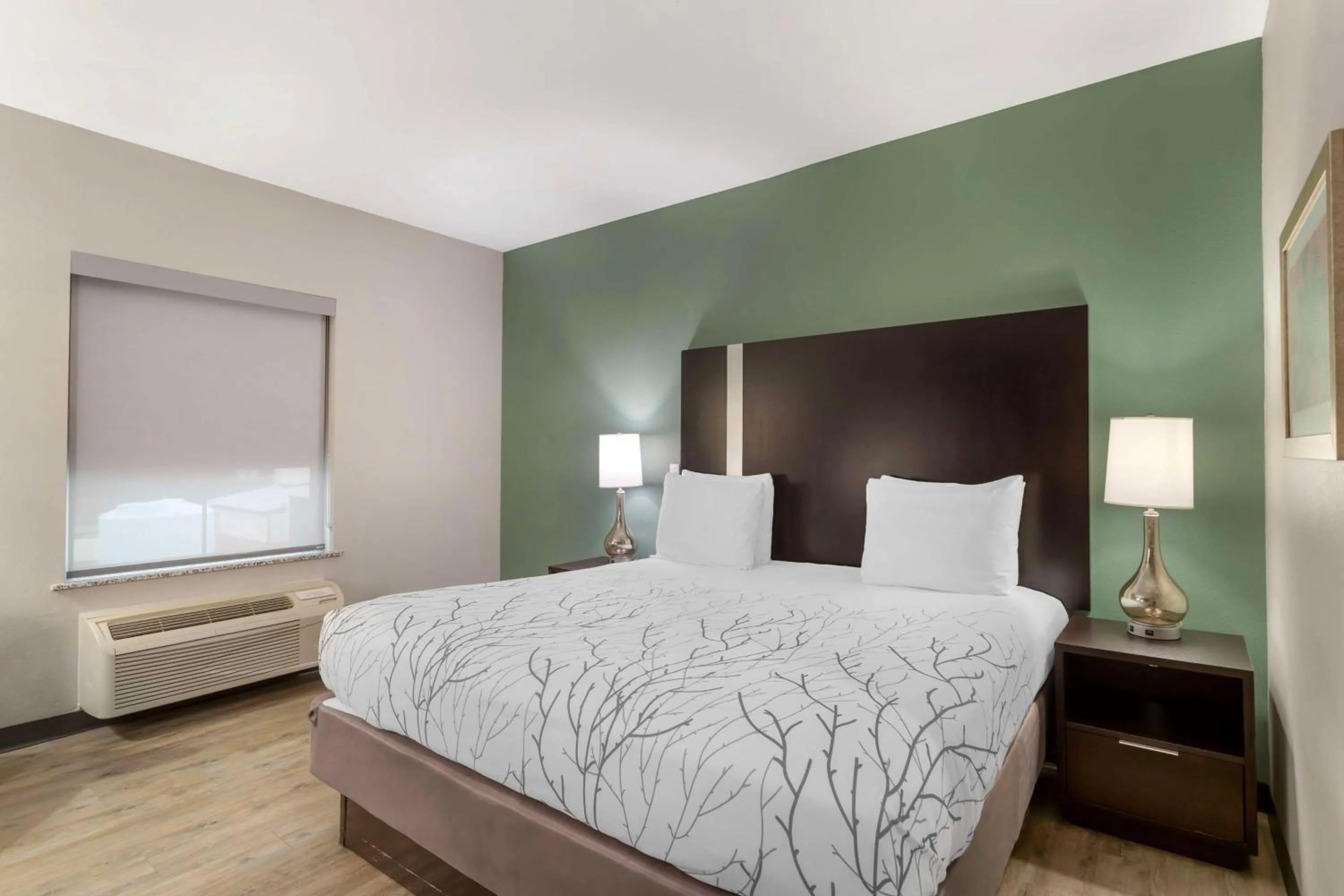 Bedroom, Bed in Best Western Casino Inn