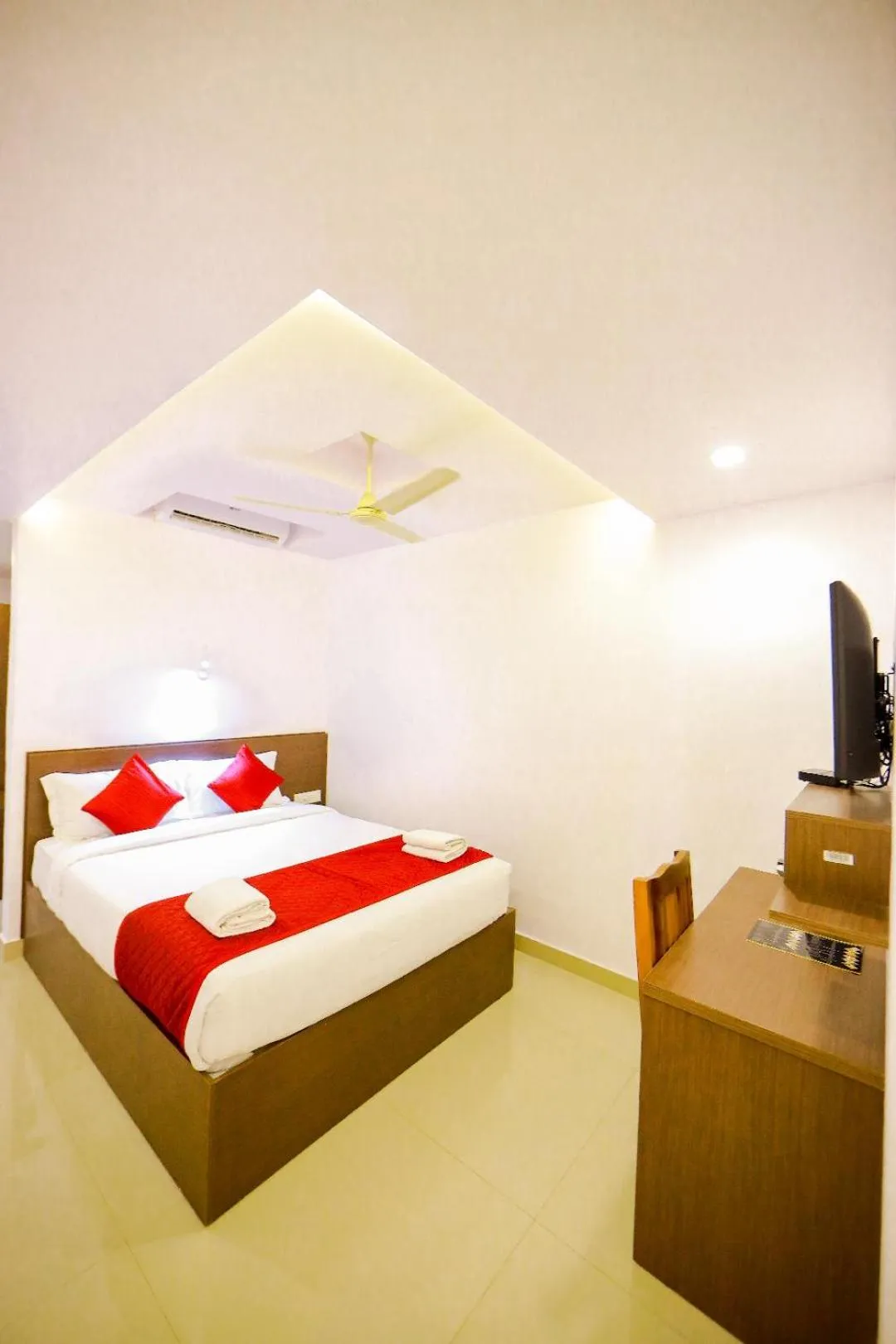 Bedroom, Bed in Airport Avenue Plaza