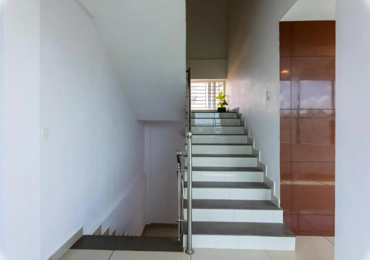 acessibility in Airport Avenue Plaza