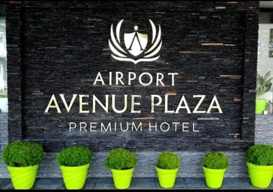 Airport Avenue Plaza