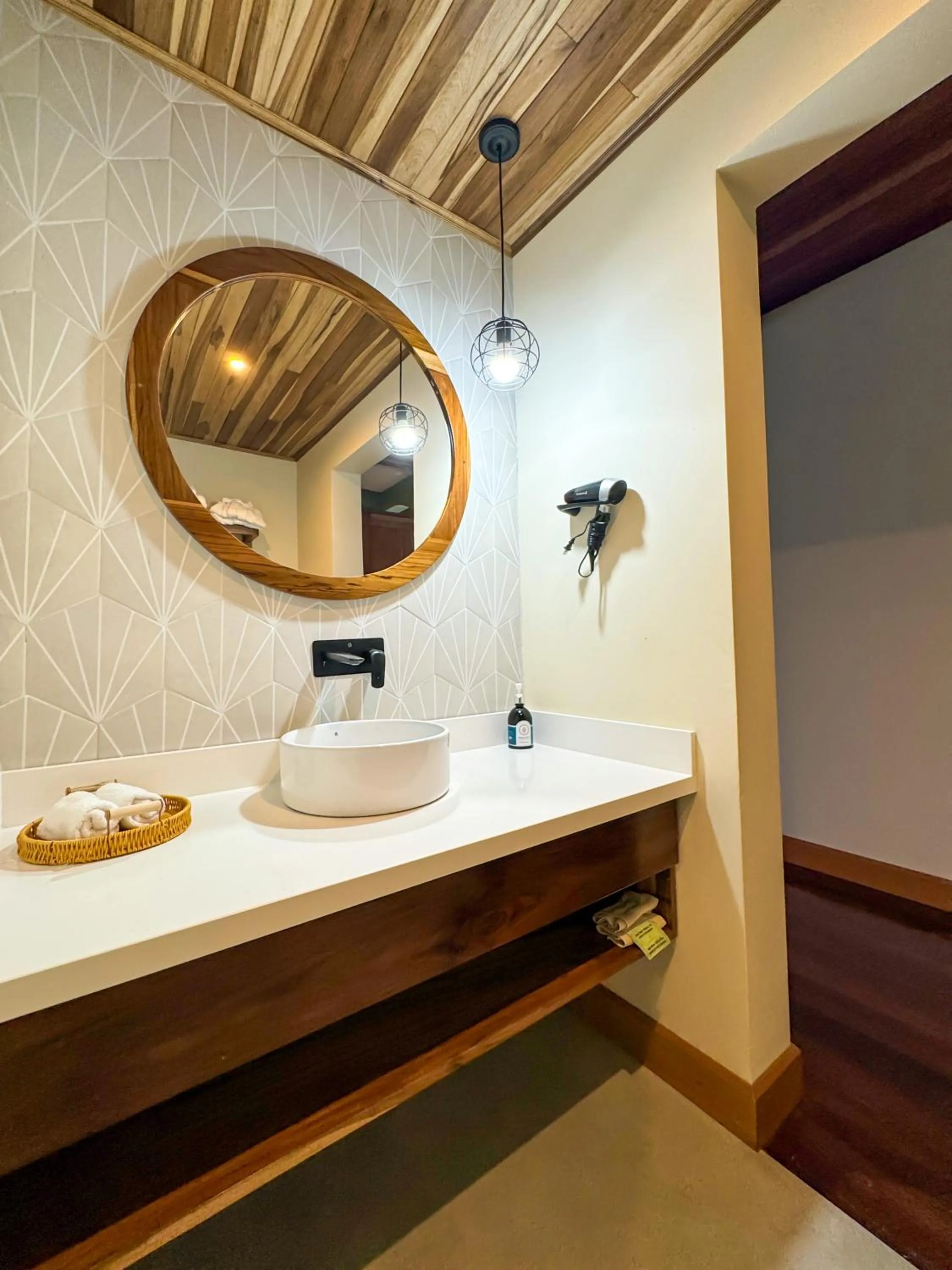 Bathroom in Fondavela Hotel