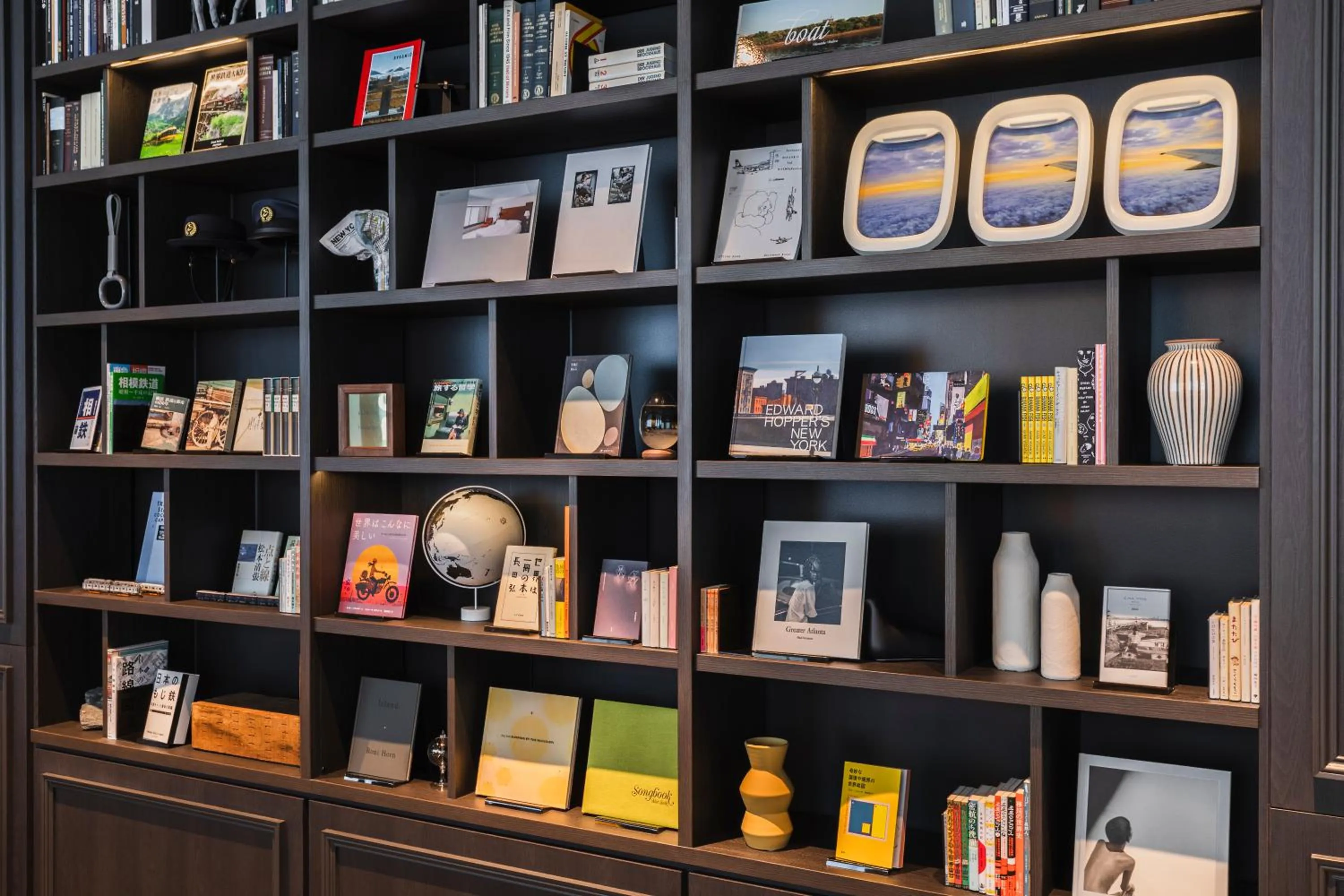 Lobby or reception in Sotetsu Hotels The Splaisir Yokohama