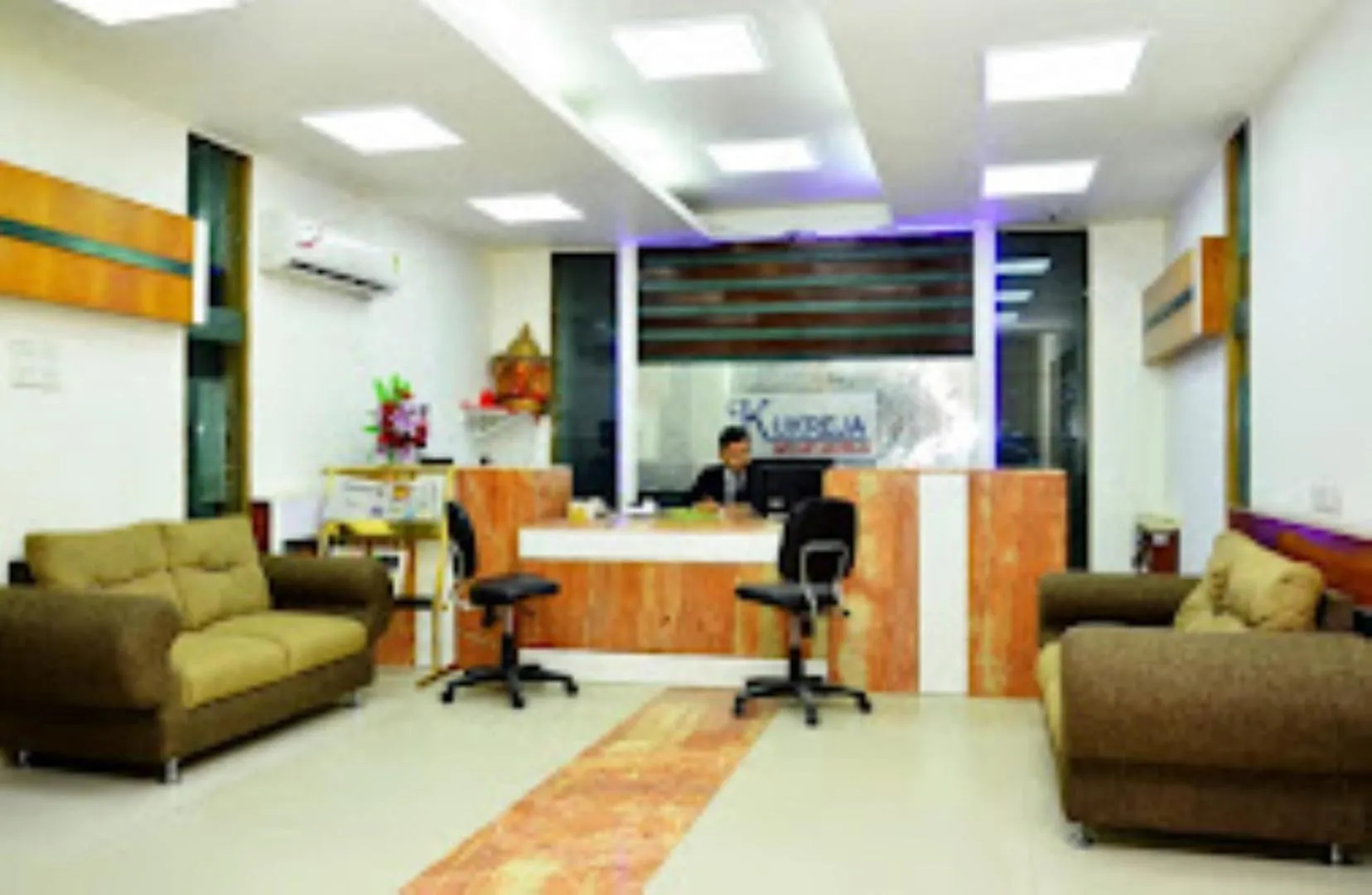 People in Hotel Mandakini Plaza , Kanpur