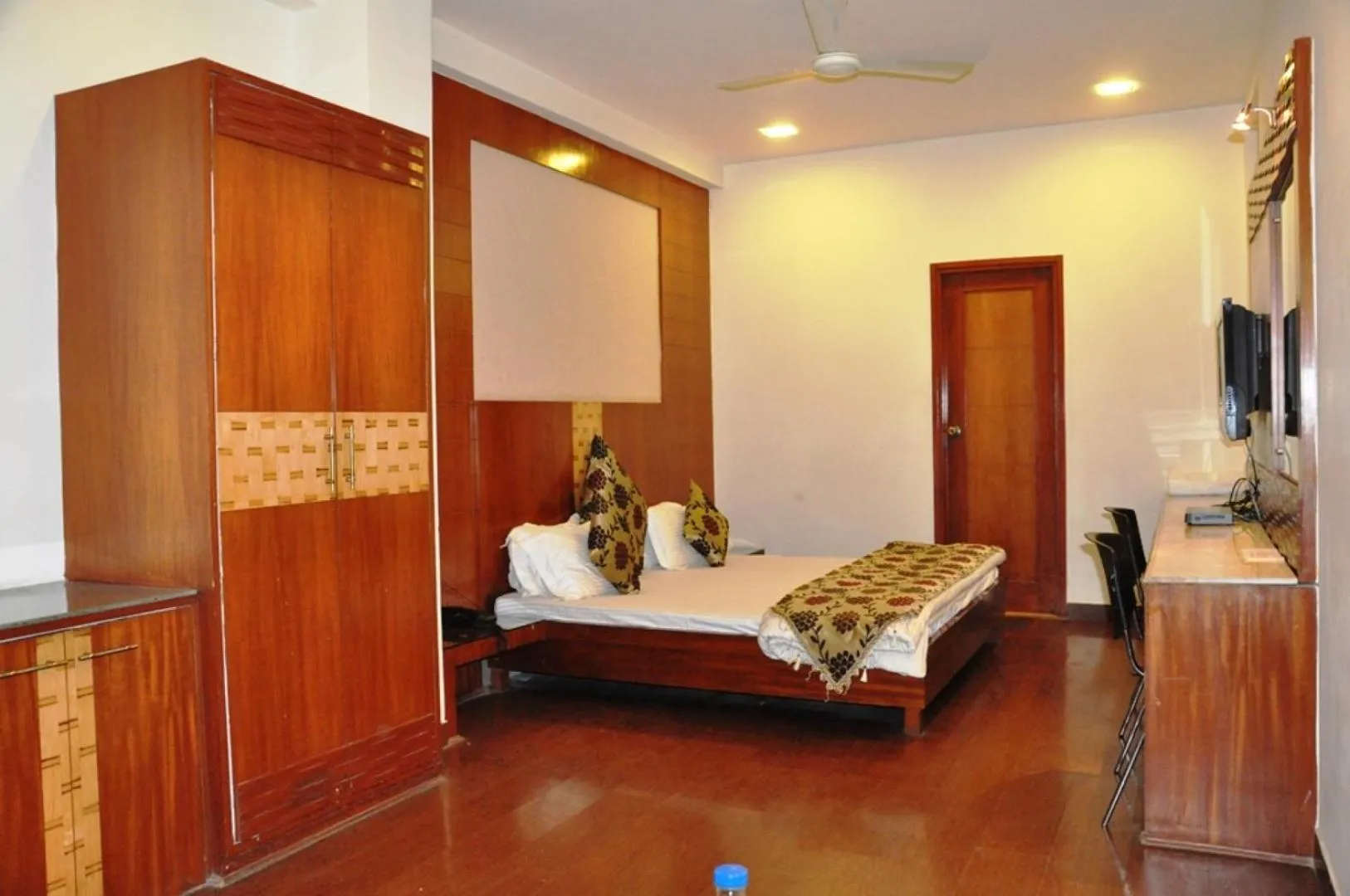 Bed in Hotel Mandakini Plaza , Kanpur