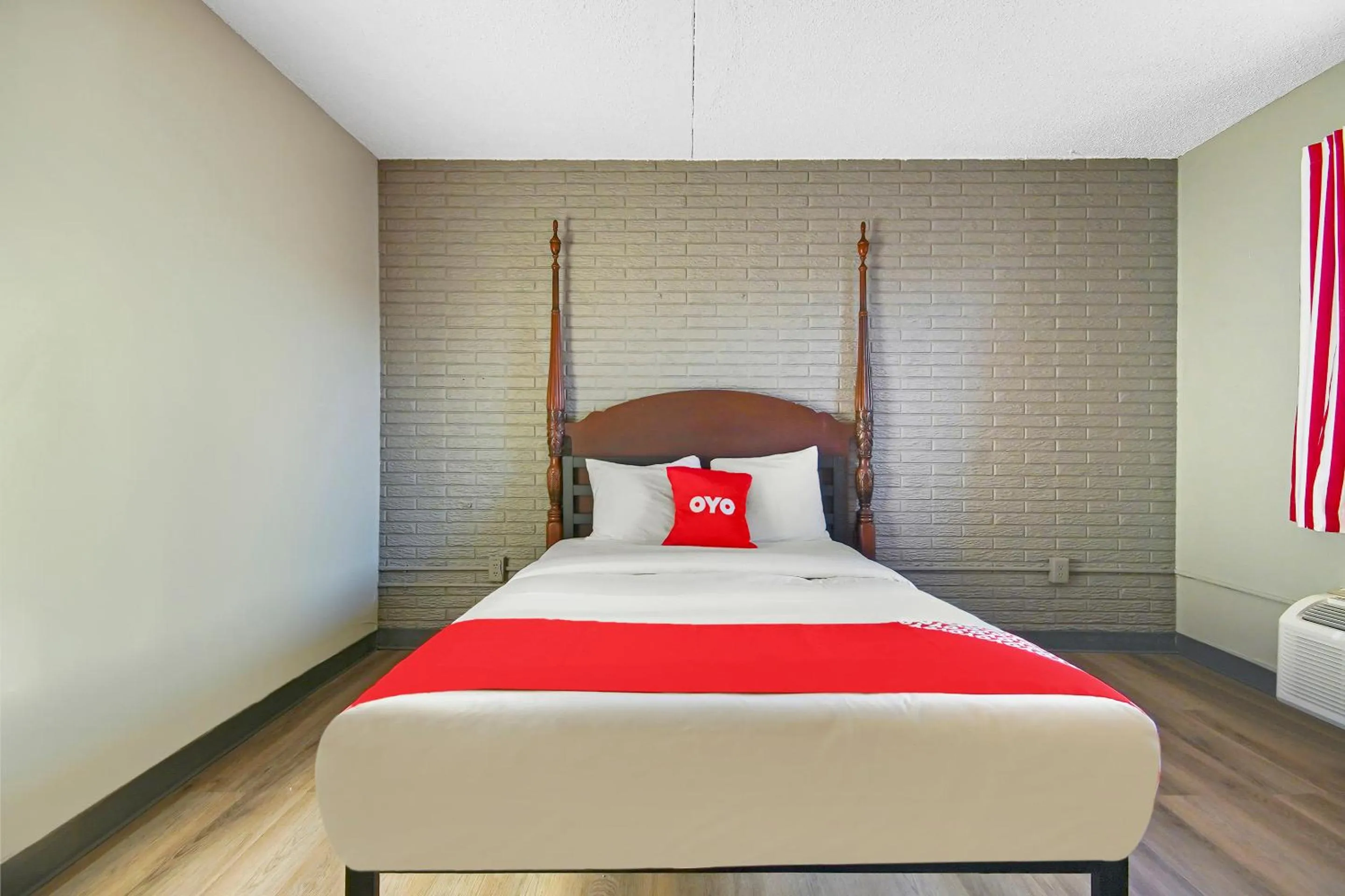 Bedroom in Hotel Petersburg VA I-95 & E Washington St