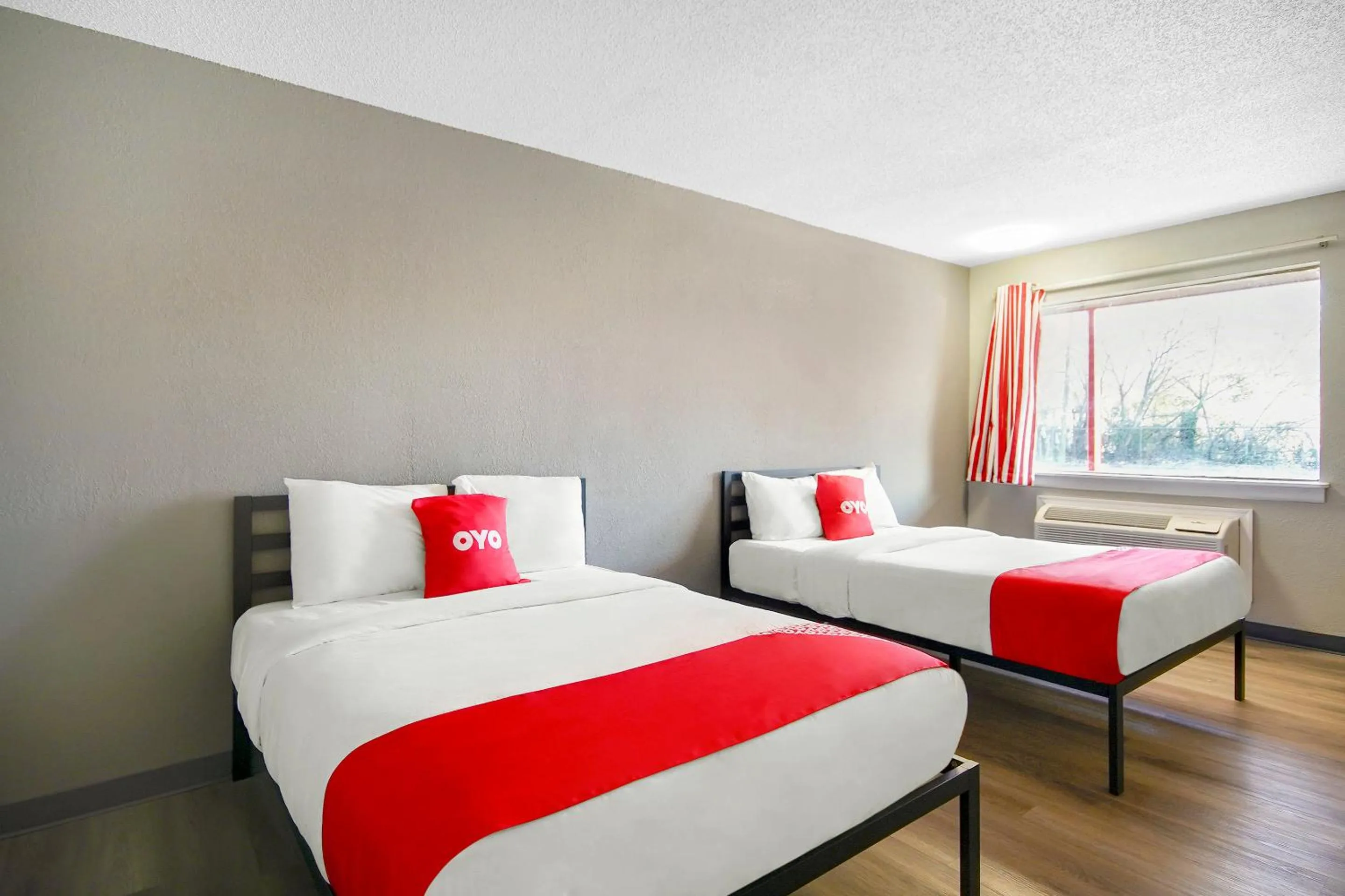 Bedroom in Hotel Petersburg VA I-95 & E Washington St