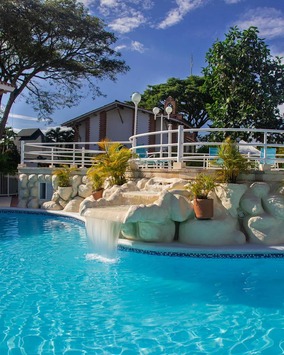Swimming pool in Hotel Campestre las Camelias
