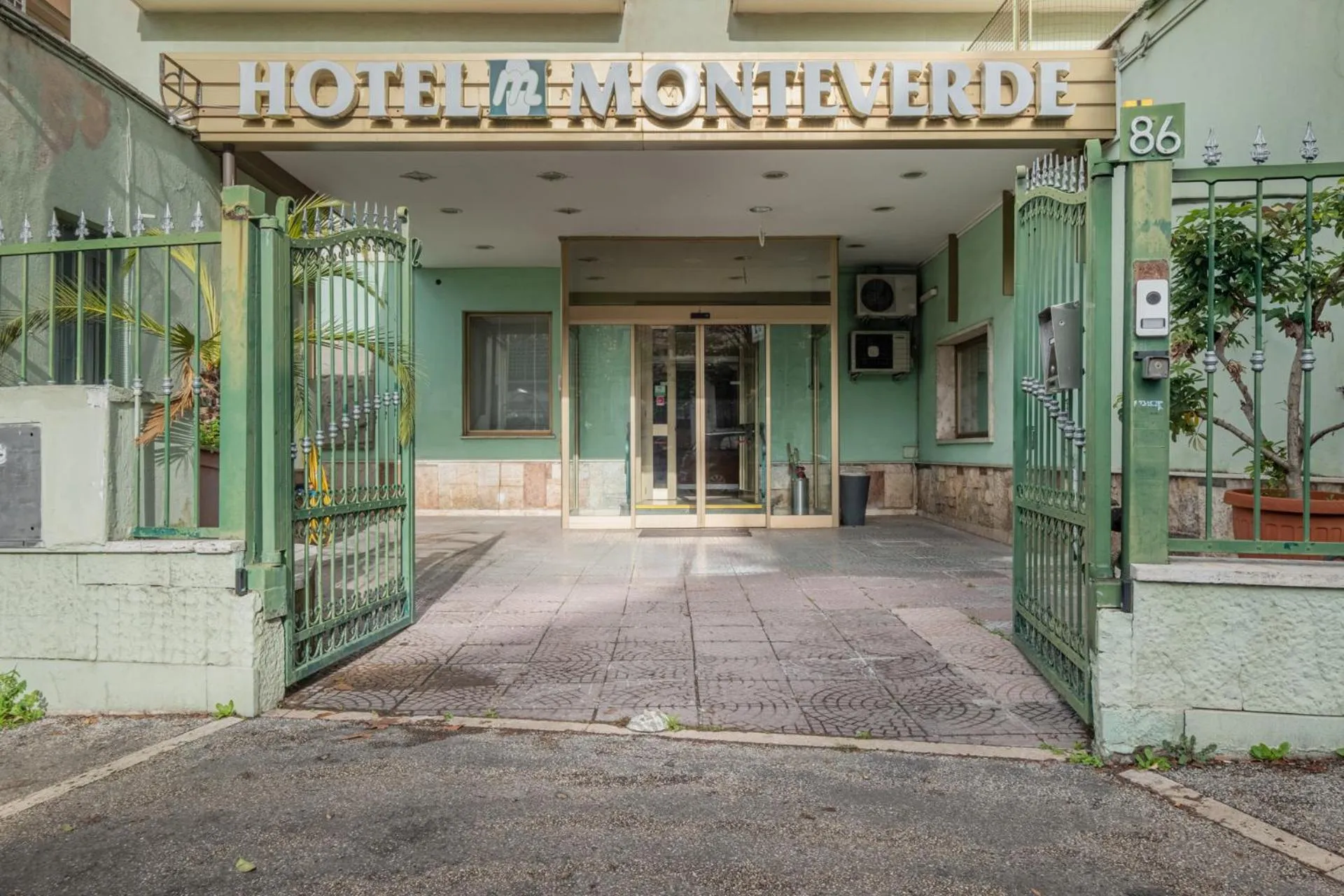 Facade/entrance in Hotel Monte Verde