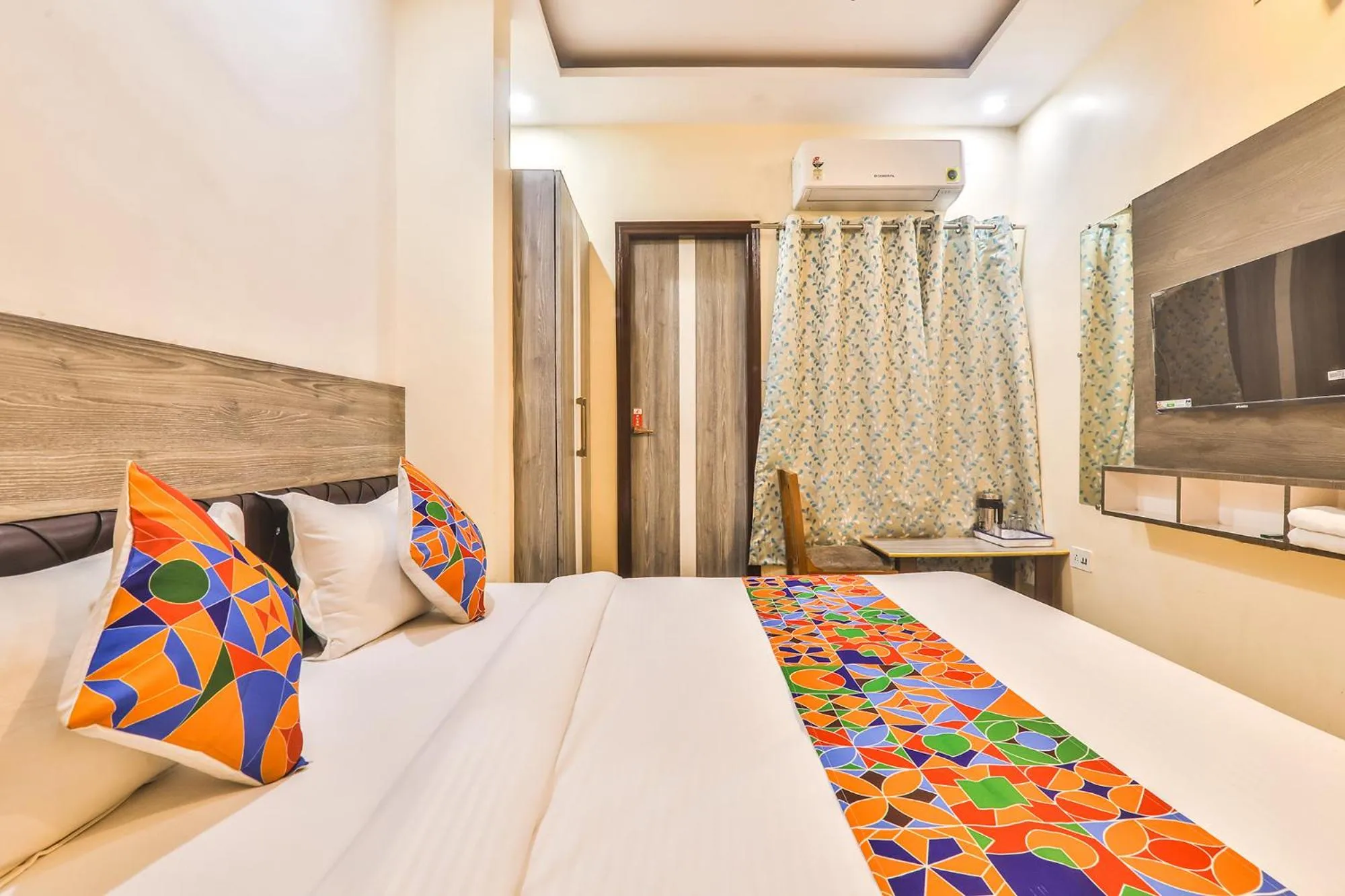 Bed in FabHotel LS Grand - Banaras Railway Station