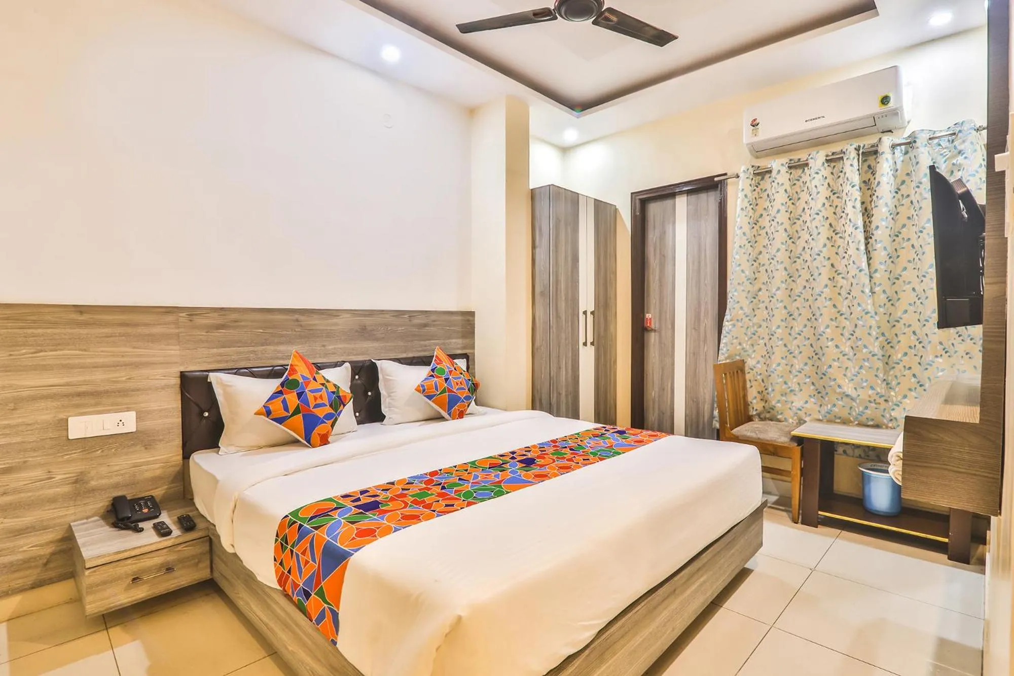Bed in FabHotel LS Grand - Banaras Railway Station