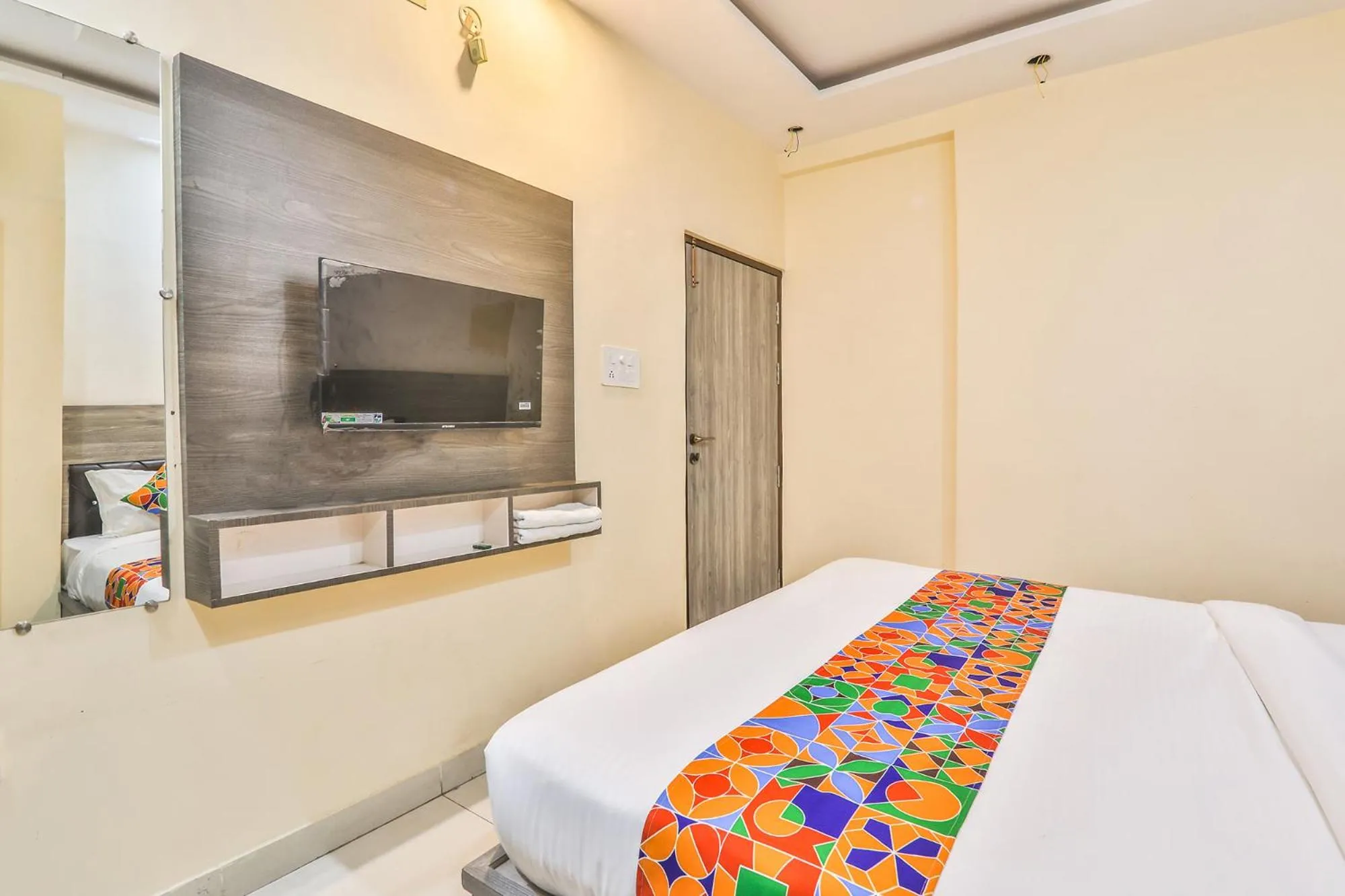 Bed in FabHotel LS Grand - Banaras Railway Station